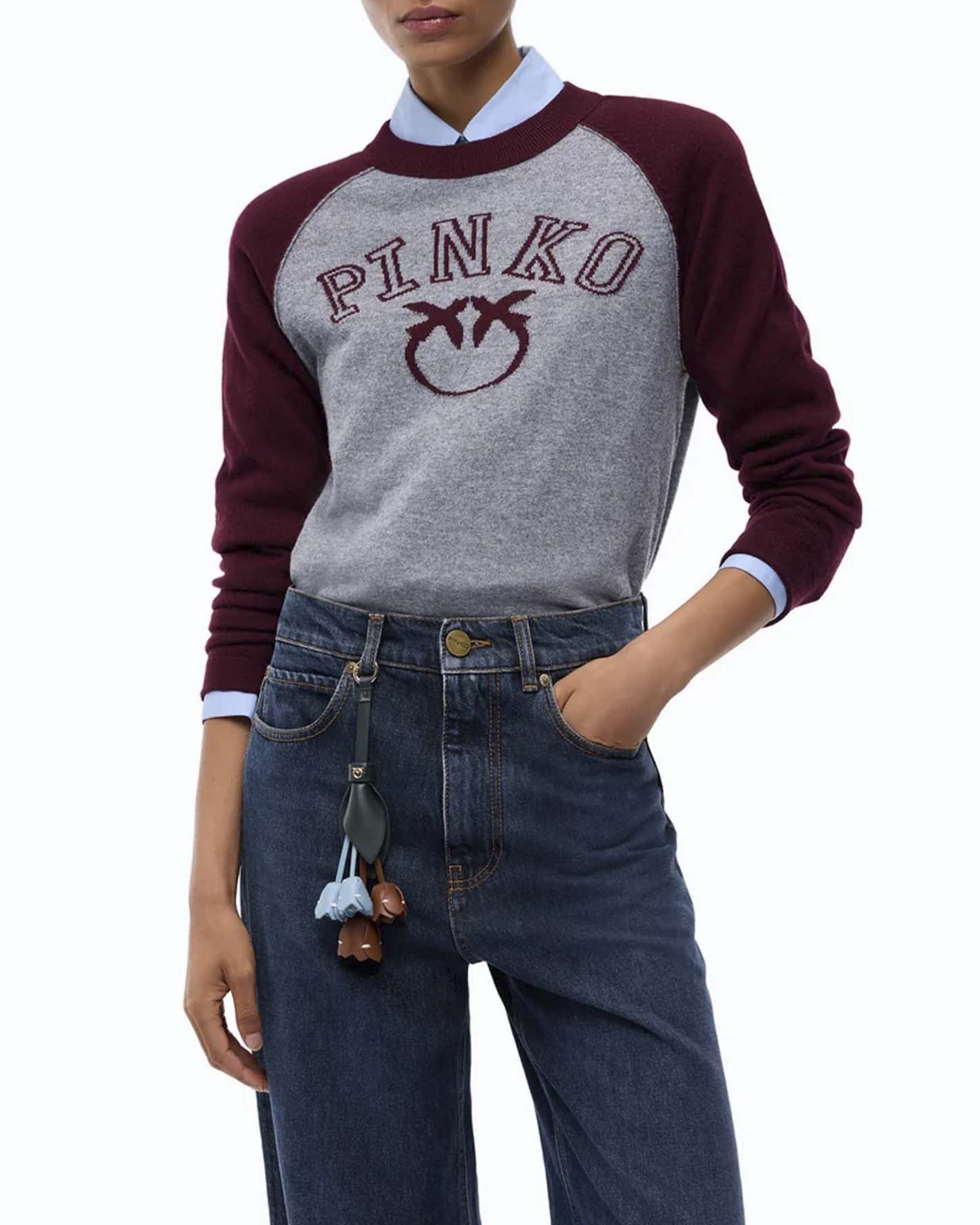 Maglia slim girocollo Pinko grigia e bordeaux in lana e cashmere con logo Love Birds e maniche raglan