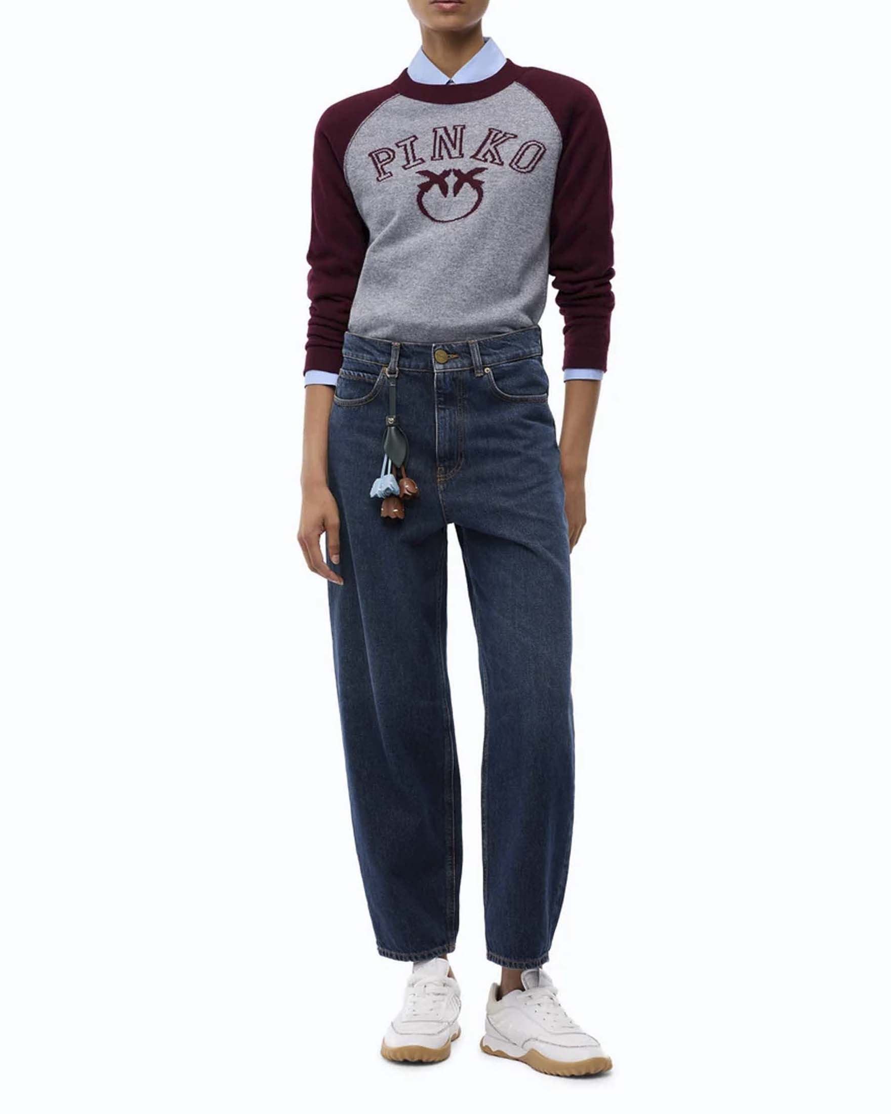Maglia slim girocollo Pinko grigia e bordeaux in lana e cashmere con logo Love Birds e maniche raglan image