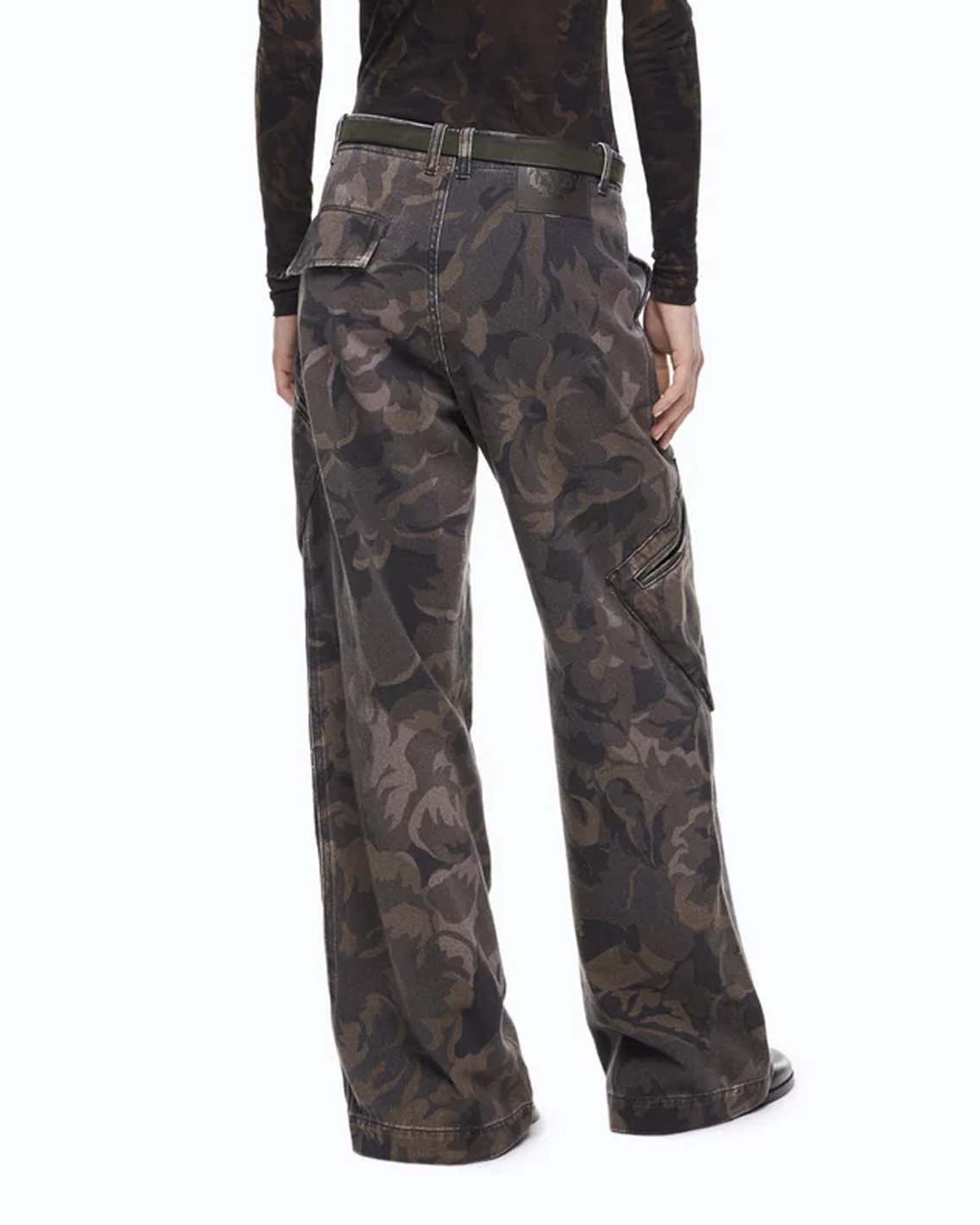 Pantaloni cargo Pinko color khaki in gabardina con stampa camouflage floreale e tasche utility