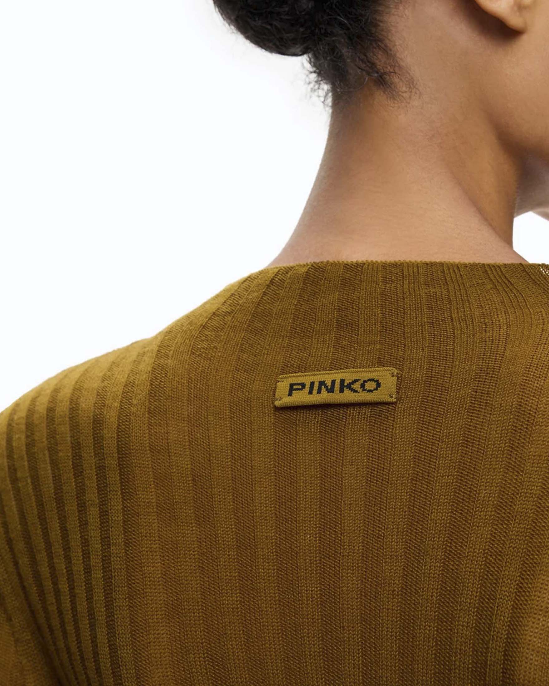 Maglia aderente Pinko color olio in pura lana a coste con collo rialzato