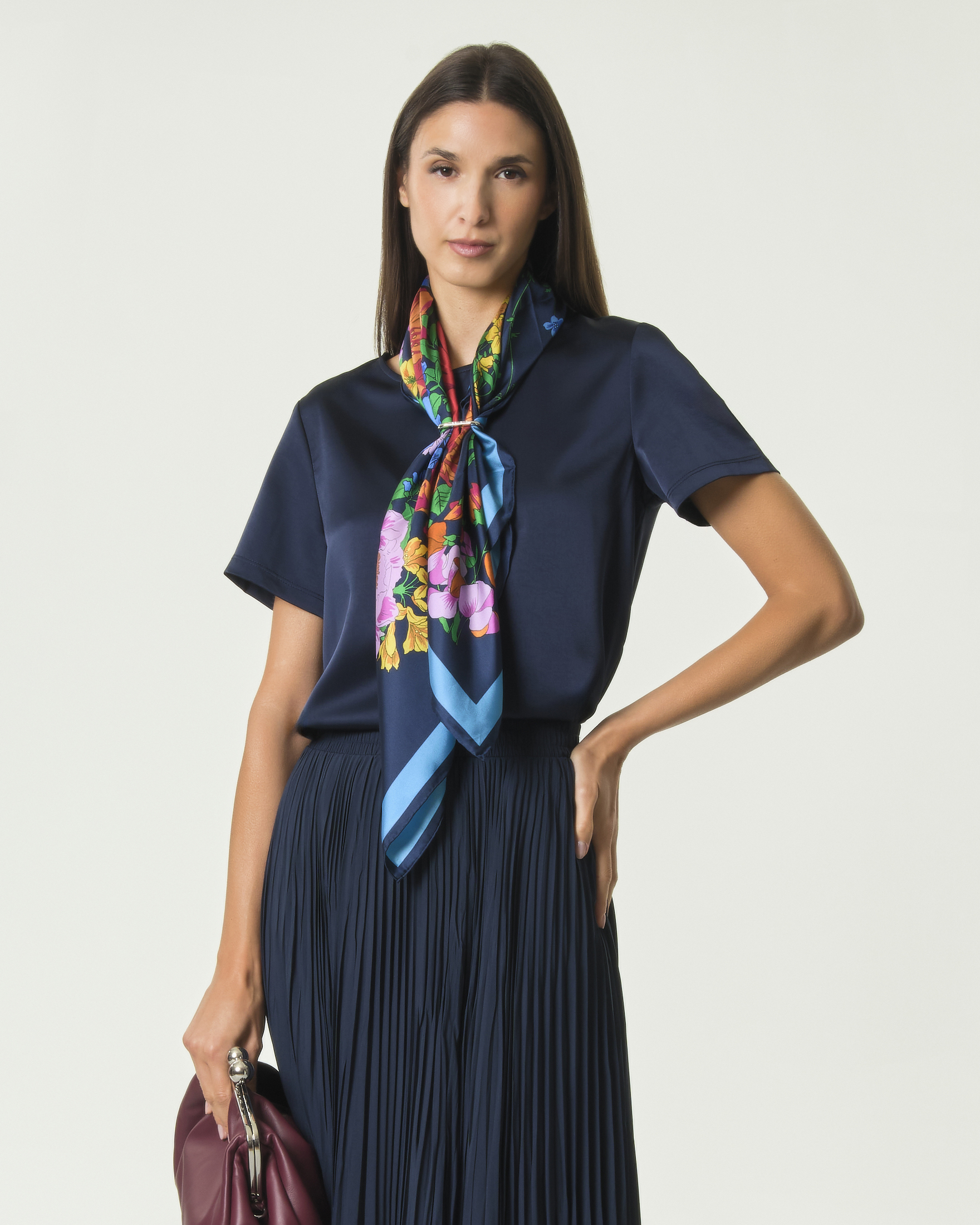 Blusa maniche corte Weekend Max Mara blu in satin e jersey con chiusura a goccia sul retro