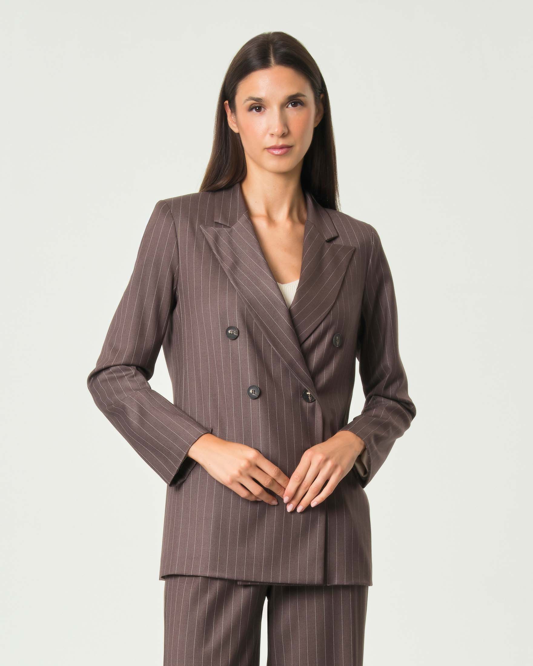 Blazer lungo doppiopetto Hlo! marrone gessato in misto viscosa stretch con tasche laterali con patta
