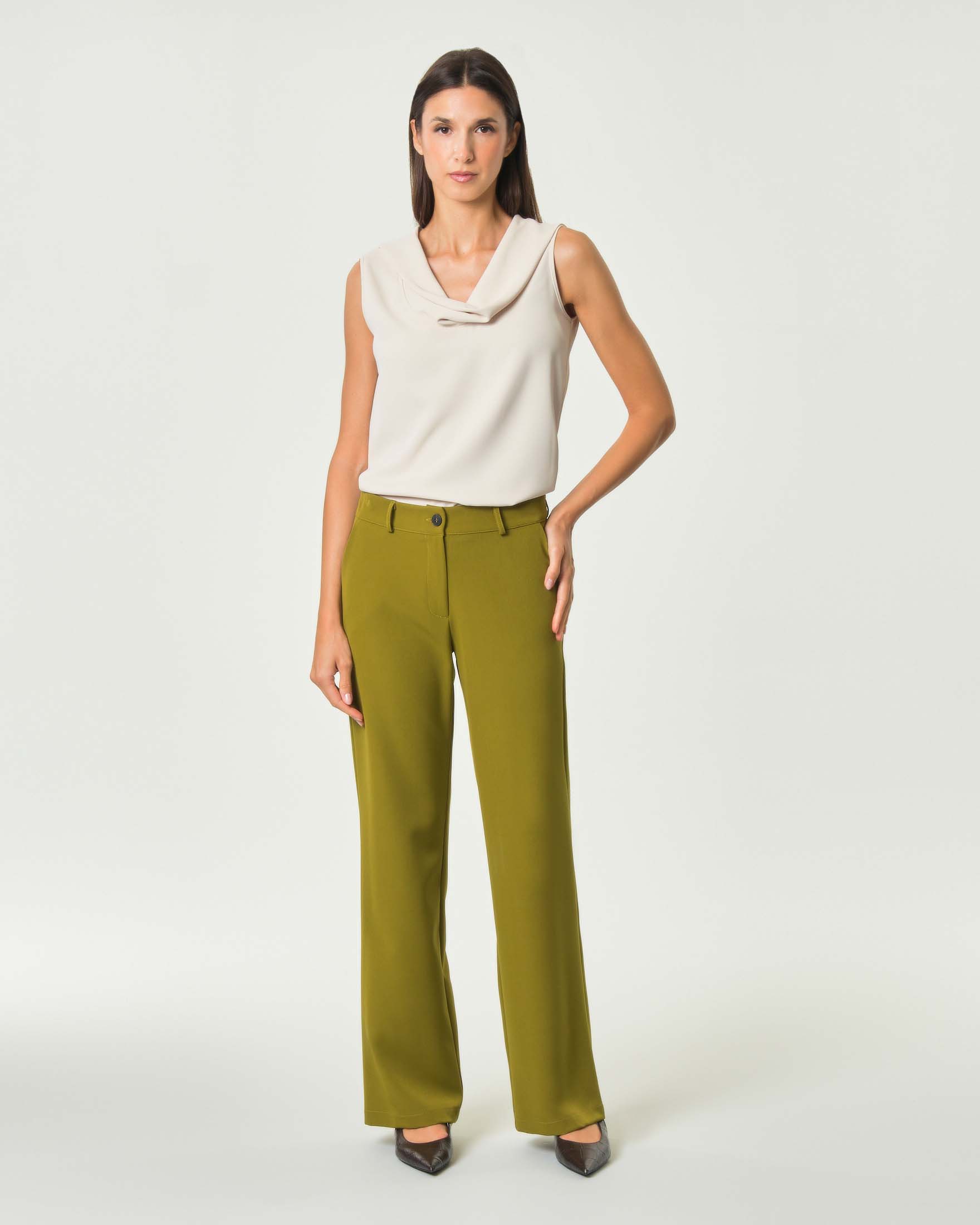 Pantaloni a gamba dritta Hlo! color olio in tessuto bistretch con passanti e chiusura a zip e bottoni