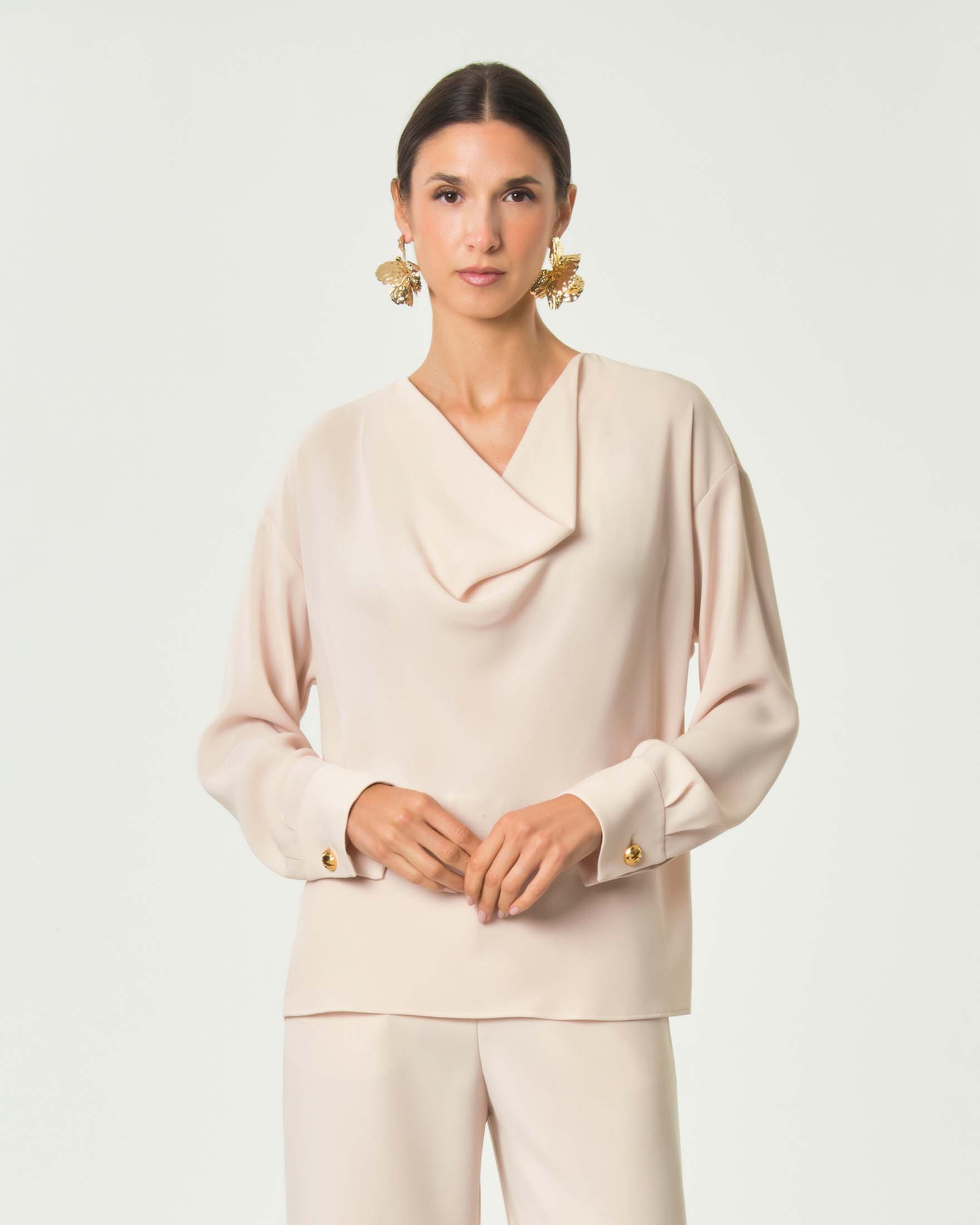 Blusa maniche lunghe Max Mara Studio color cipria in cady tecnico con drappeggio a cascata
