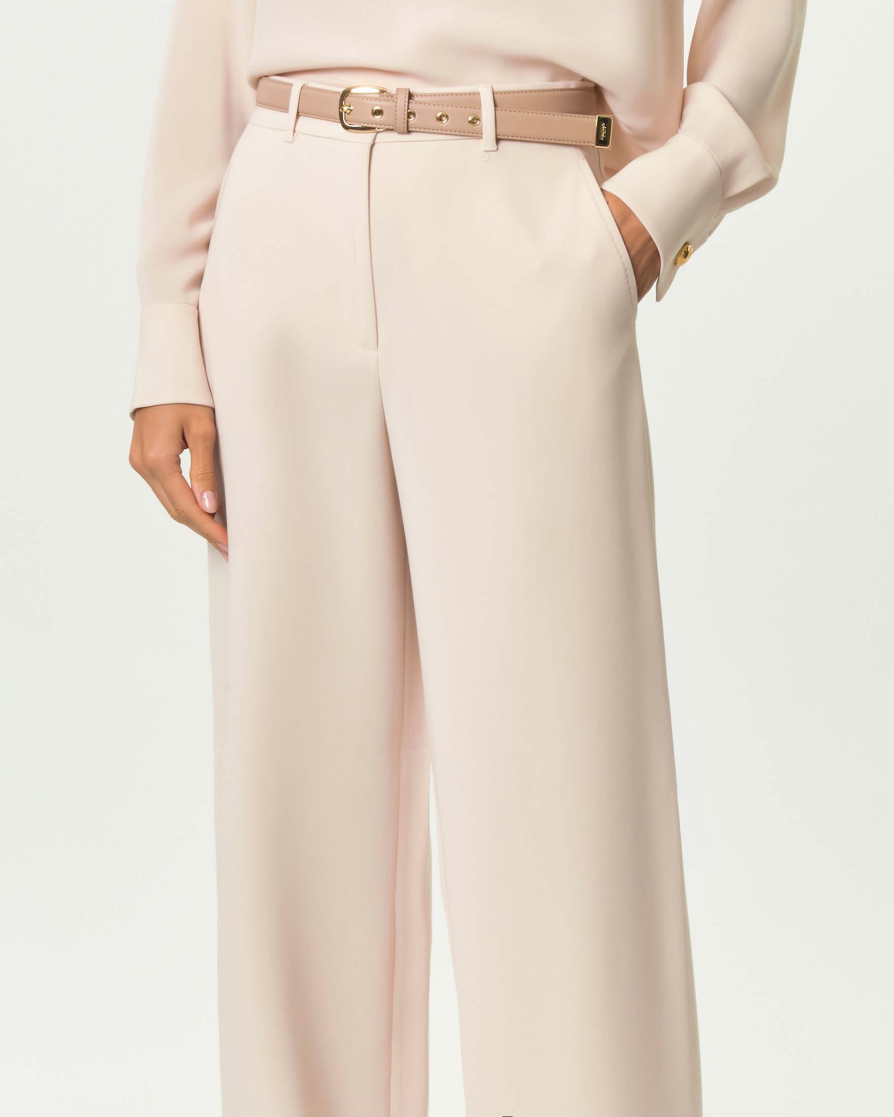 Pantaloni a palazzo Max Mara Studio cipria in cady tecnico con cintura abbinata e tasche a filetto image