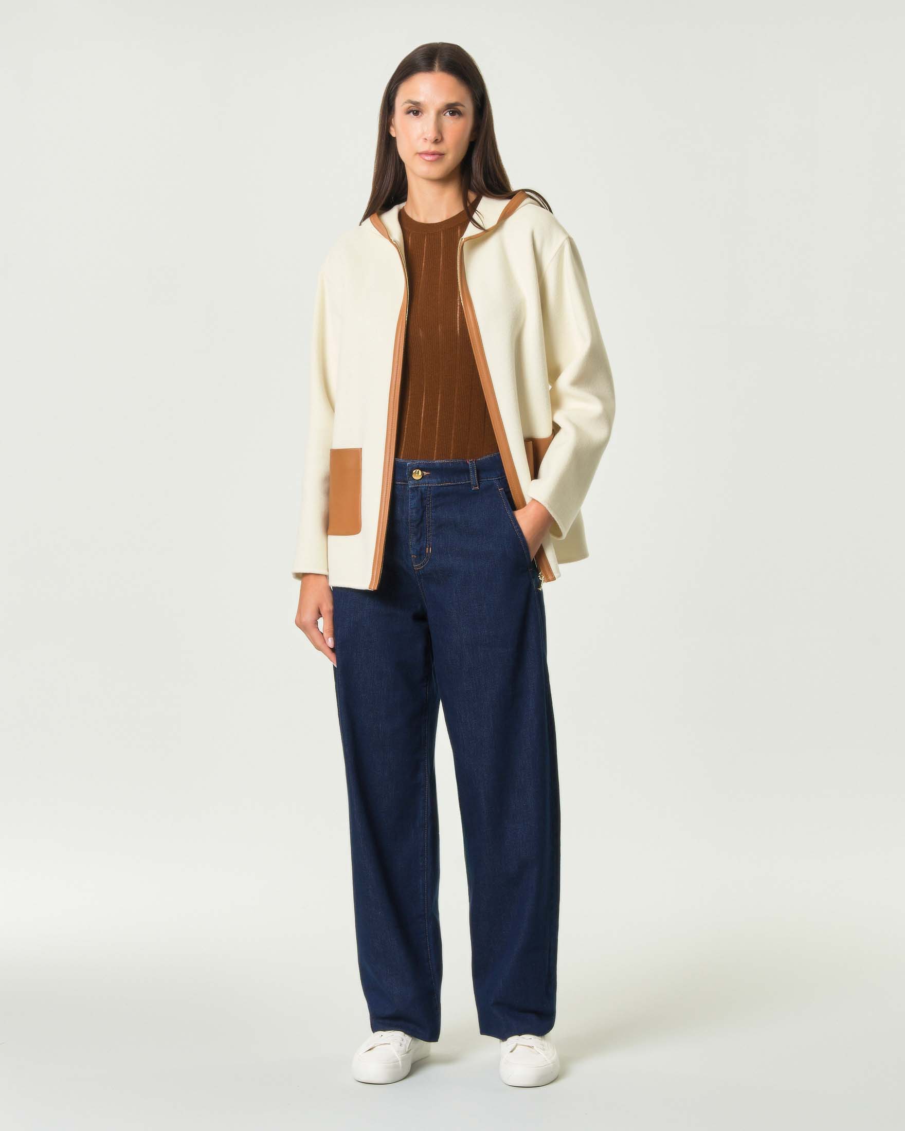 Giaccone corto Max Mara Studio panna in lana con cappuccio e dettagli in pelle color cuoio image