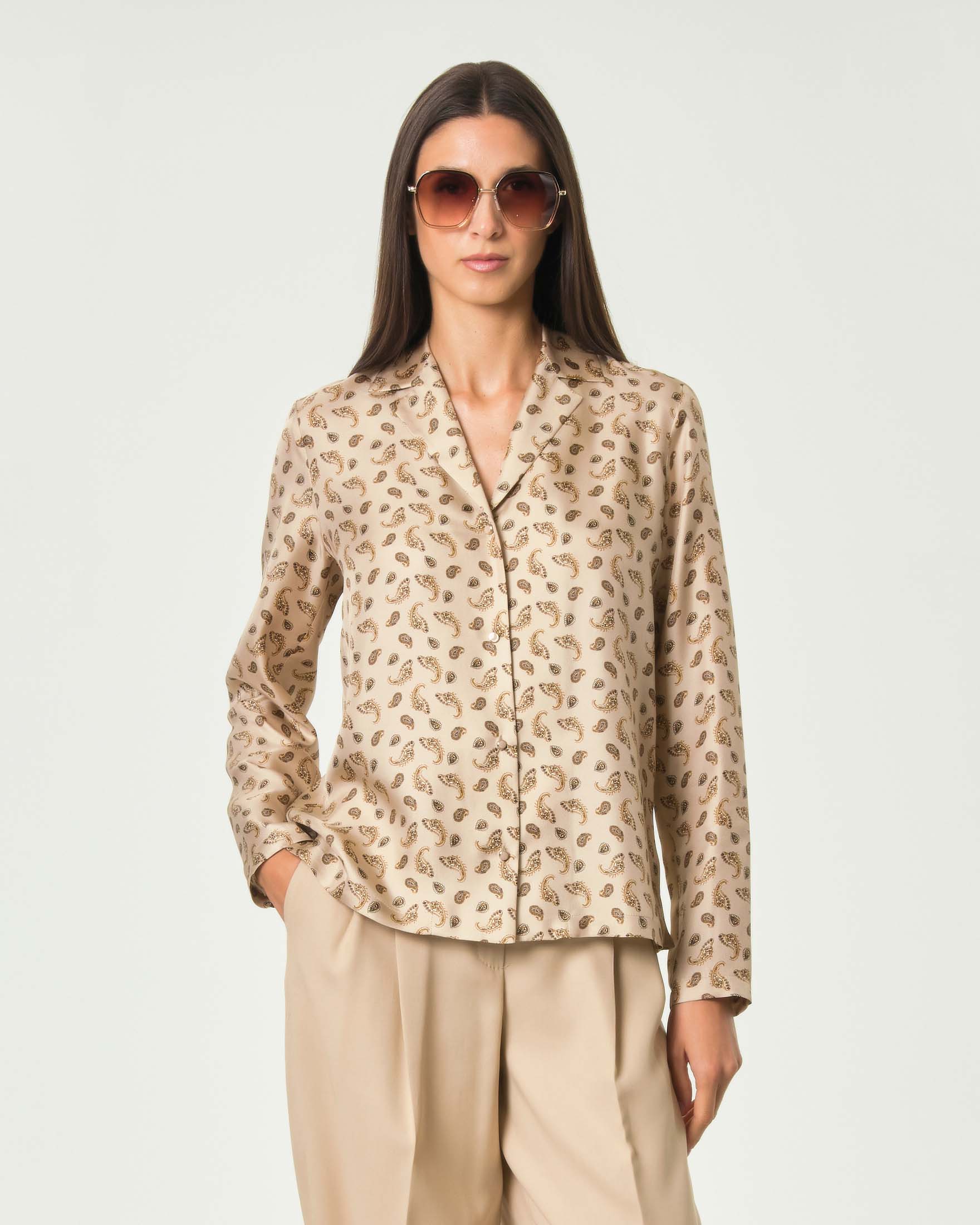 Camicia boxy Max Mara Studio beige in twill di pura seta con stampa Paisley all over
