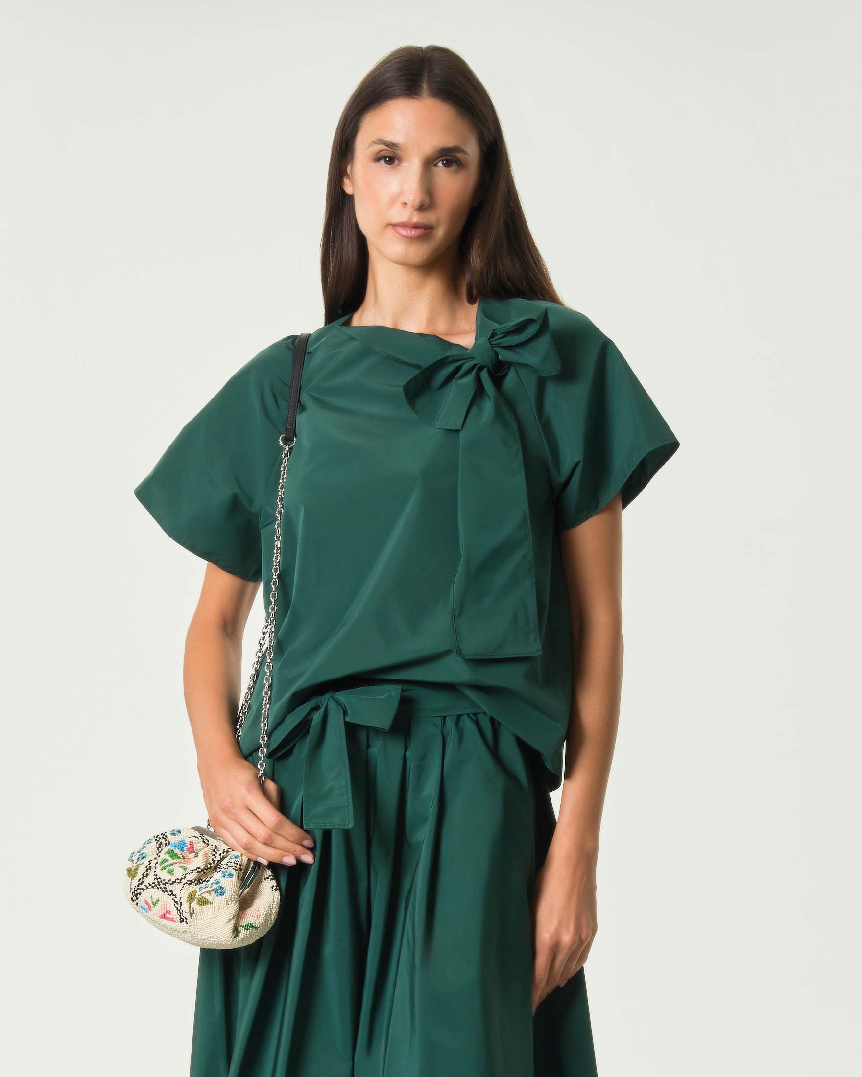 Blusa Weekend Max Mara verde scuro in taffetà di cotone con maxi fiocco