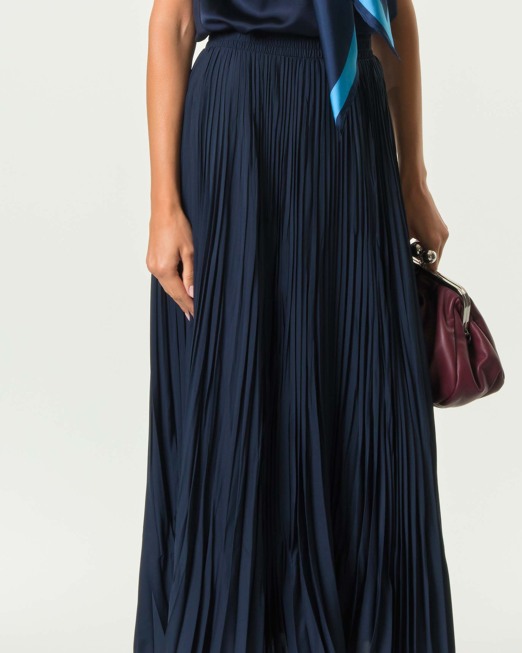 Gonna lunga Weekend Max Mara blu a lavorazione plissé soleil image