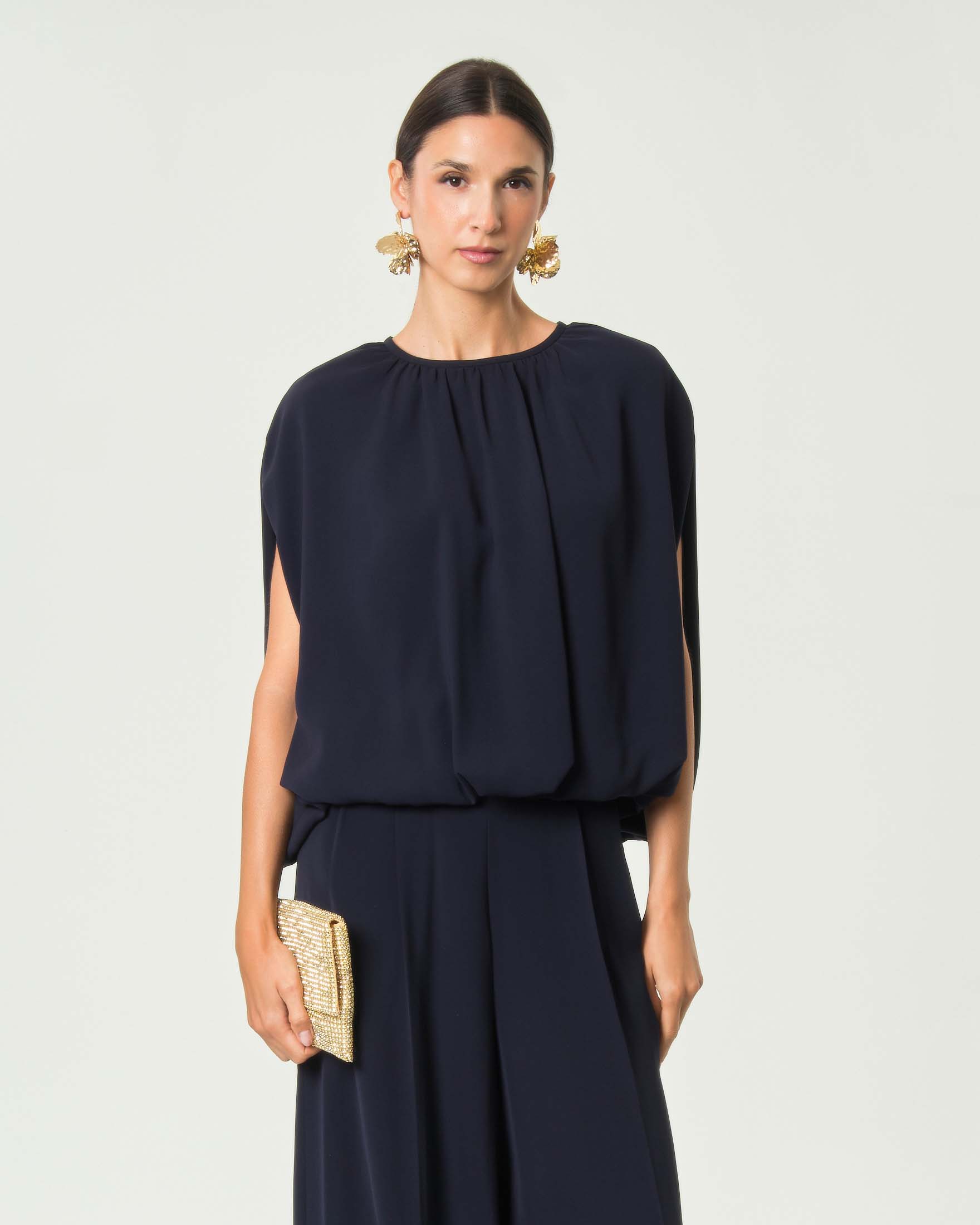 Blusa smanicata Max Mara Studio blu in cady con volume boule e chiusura a goccia sul retro