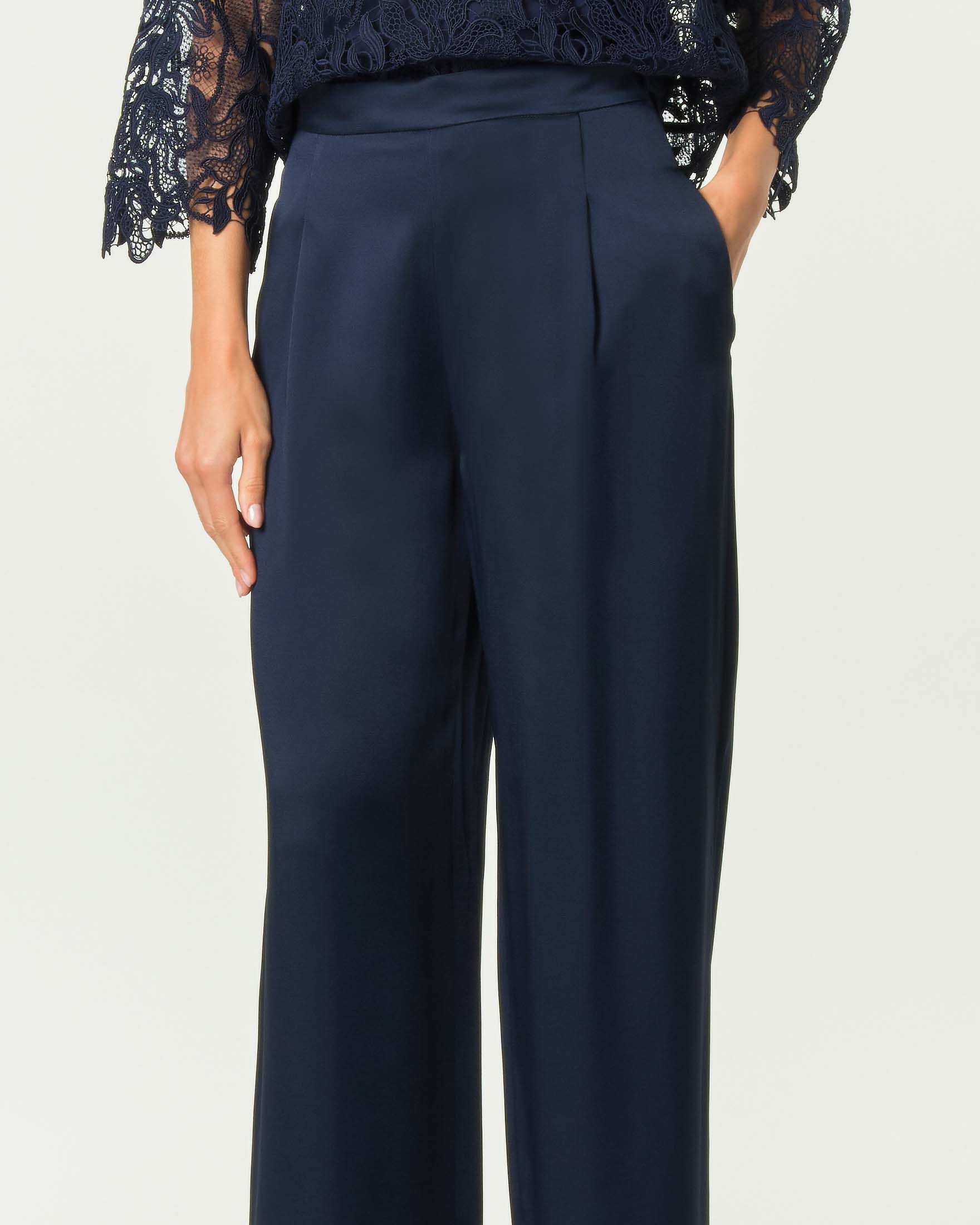 Pantaloni palazzo Max Mara Studio blu in satin con pince e chiusura laterale con zip image