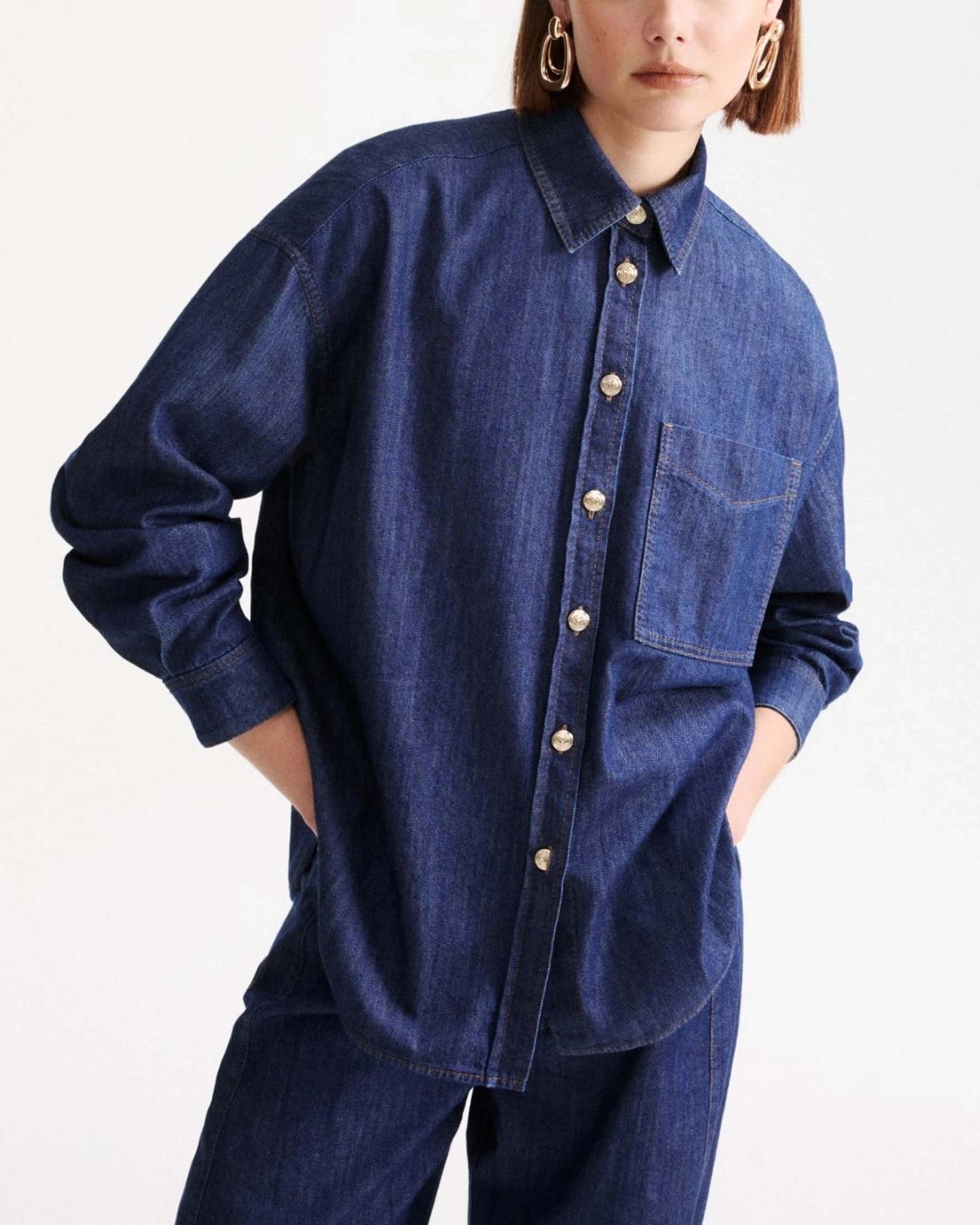 Camicia over Marella blu in denim fluido di puro cotone con maniche a sbuffo e taschino sul petto
