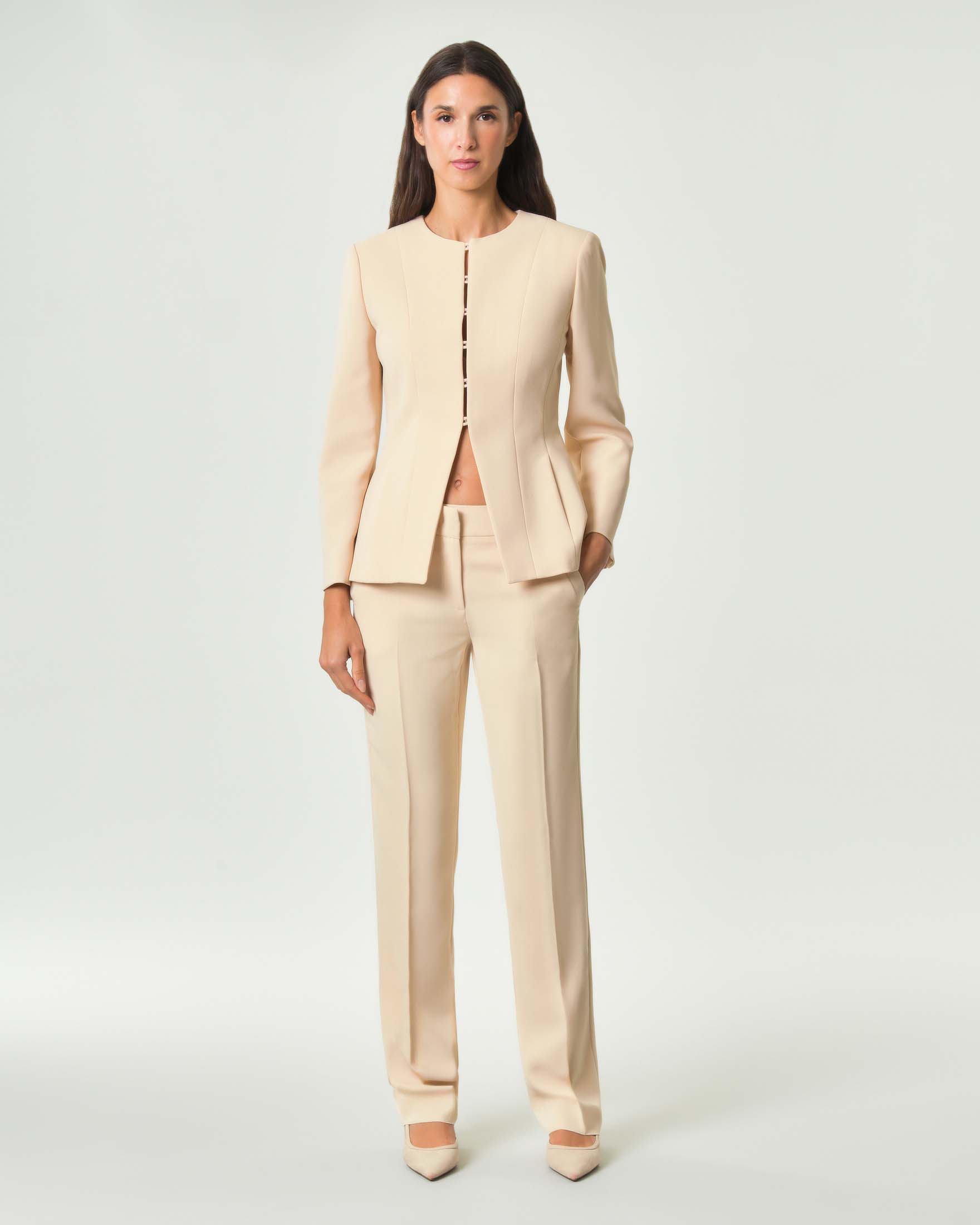 Pantalone dritto Marella 365 cipria in crêpe envers satin dal taglio sartoriale con chiusura a gancio