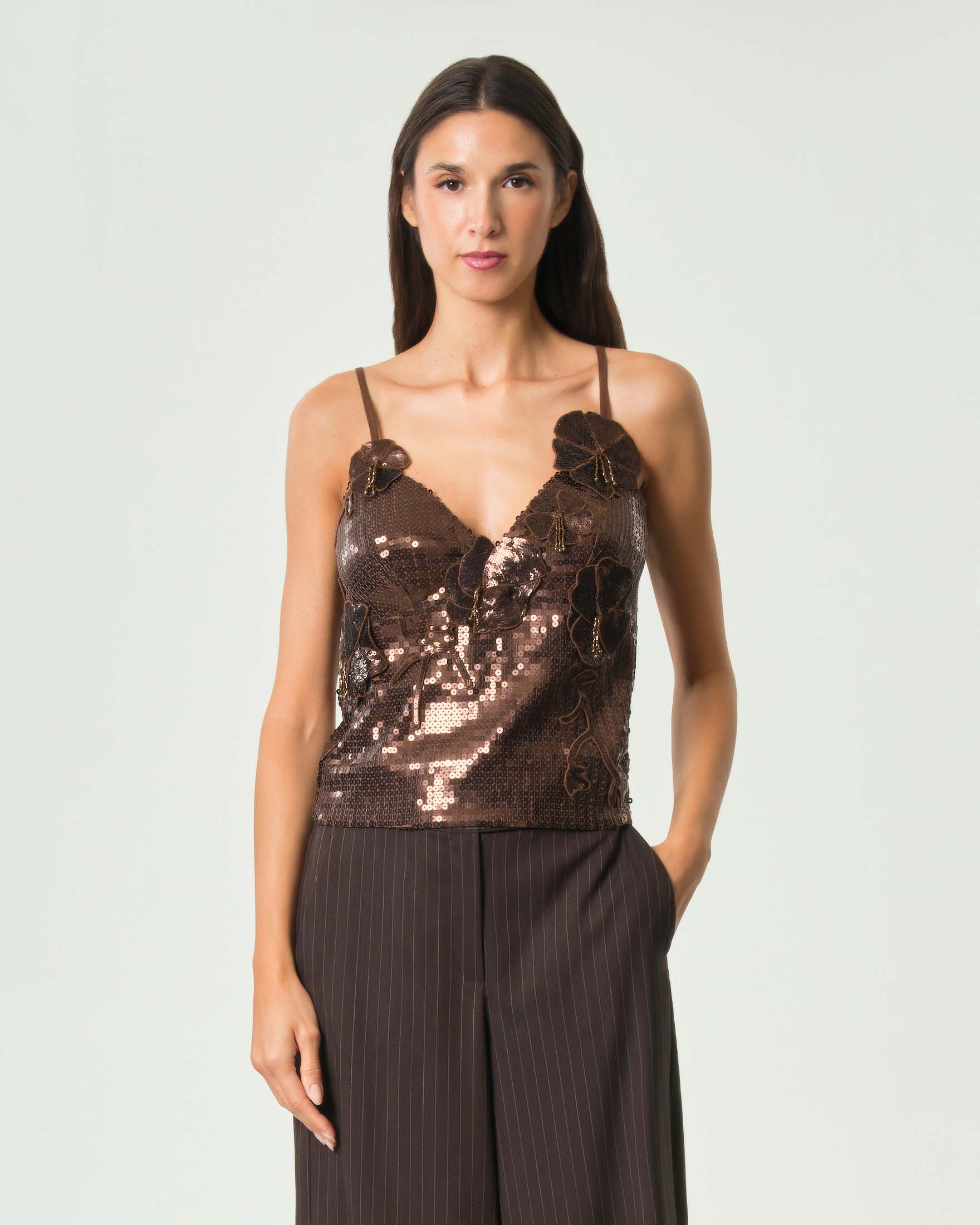 Top scollo a V Marella marrone in paillettes all over con applicazioni floreali e spalline regolabili