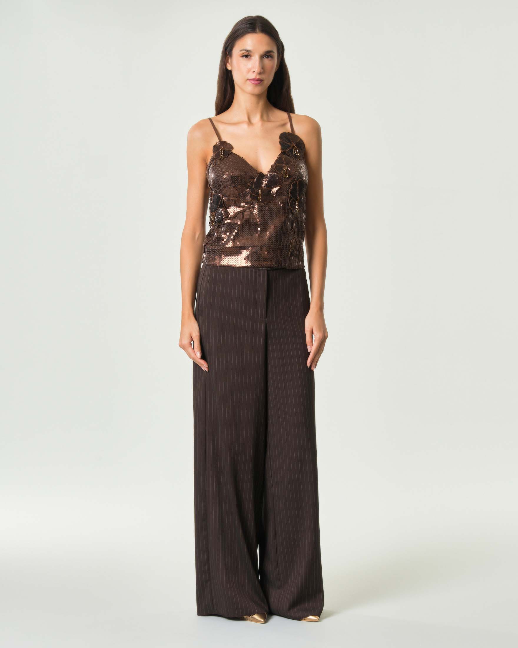 Top scollo a V Marella marrone in paillettes all over con applicazioni floreali e spalline regolabili image