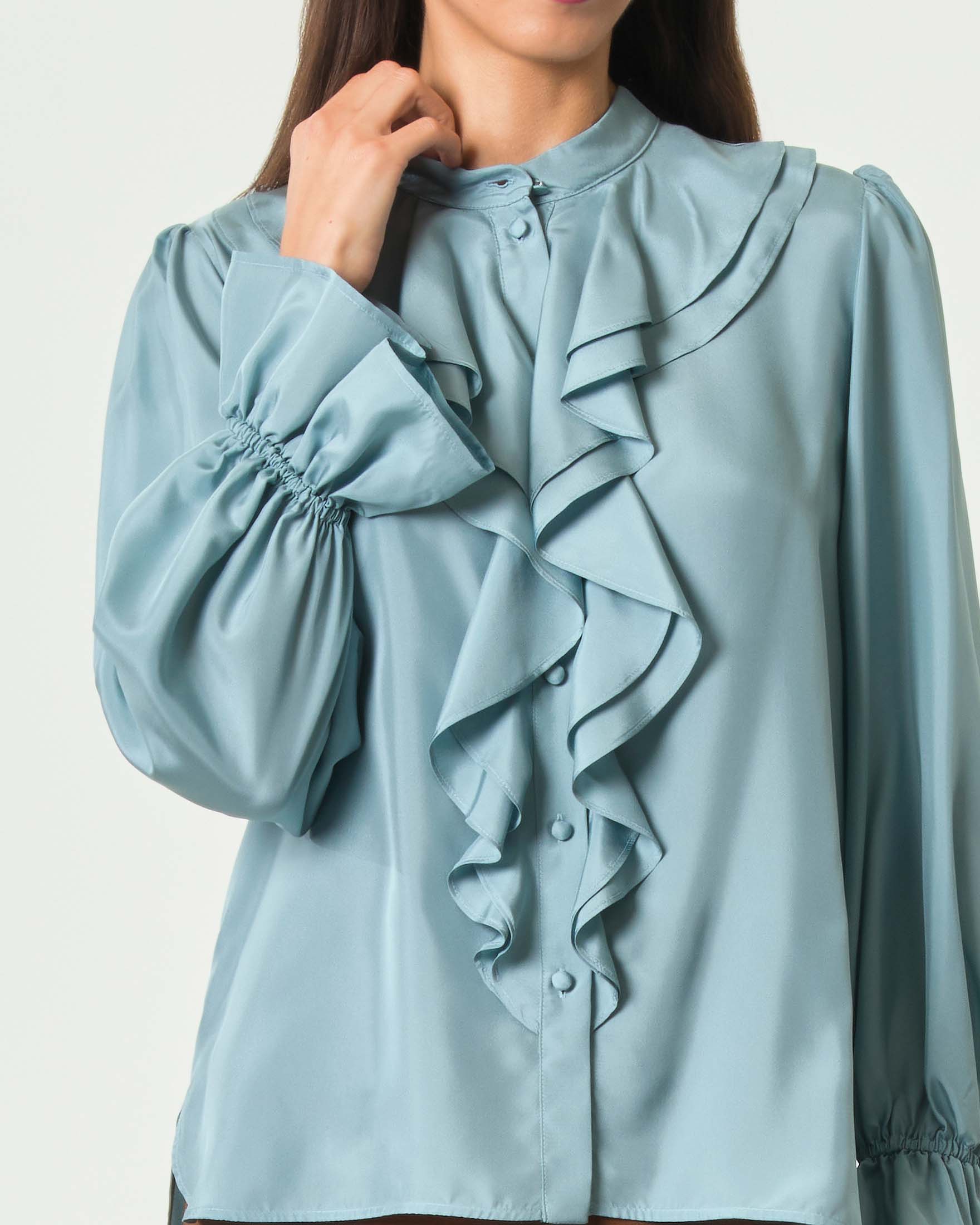Camicia Marella color acqua in pura seta con maniche a sbuffo e colletto rialzato image
