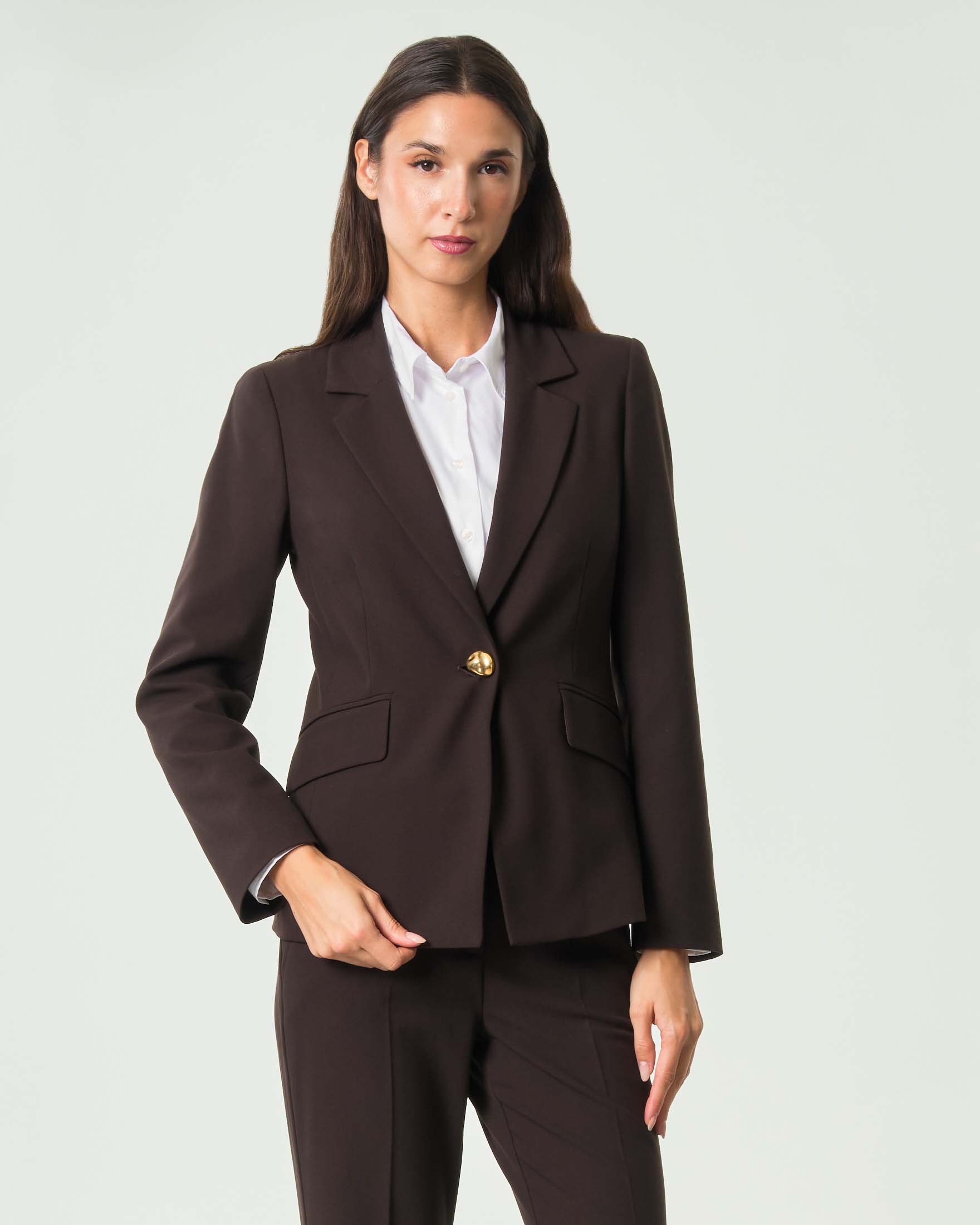 Blazer corto Marella marrone in misto viscosa con ricami alle maniche e bottone gioiello