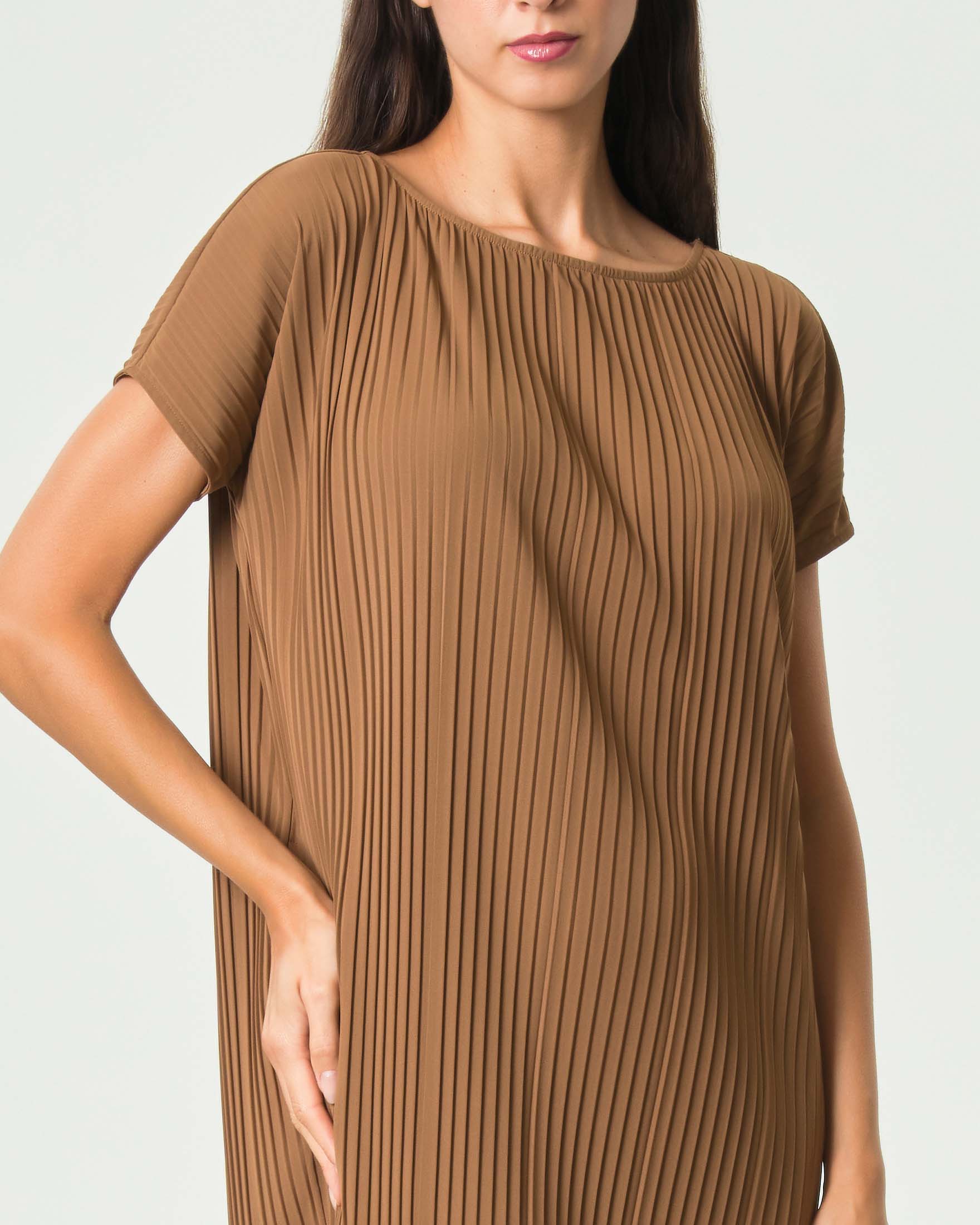 Abito corto MM Max Mara color cammello in jersey crêpe plissé con maniche kimono image