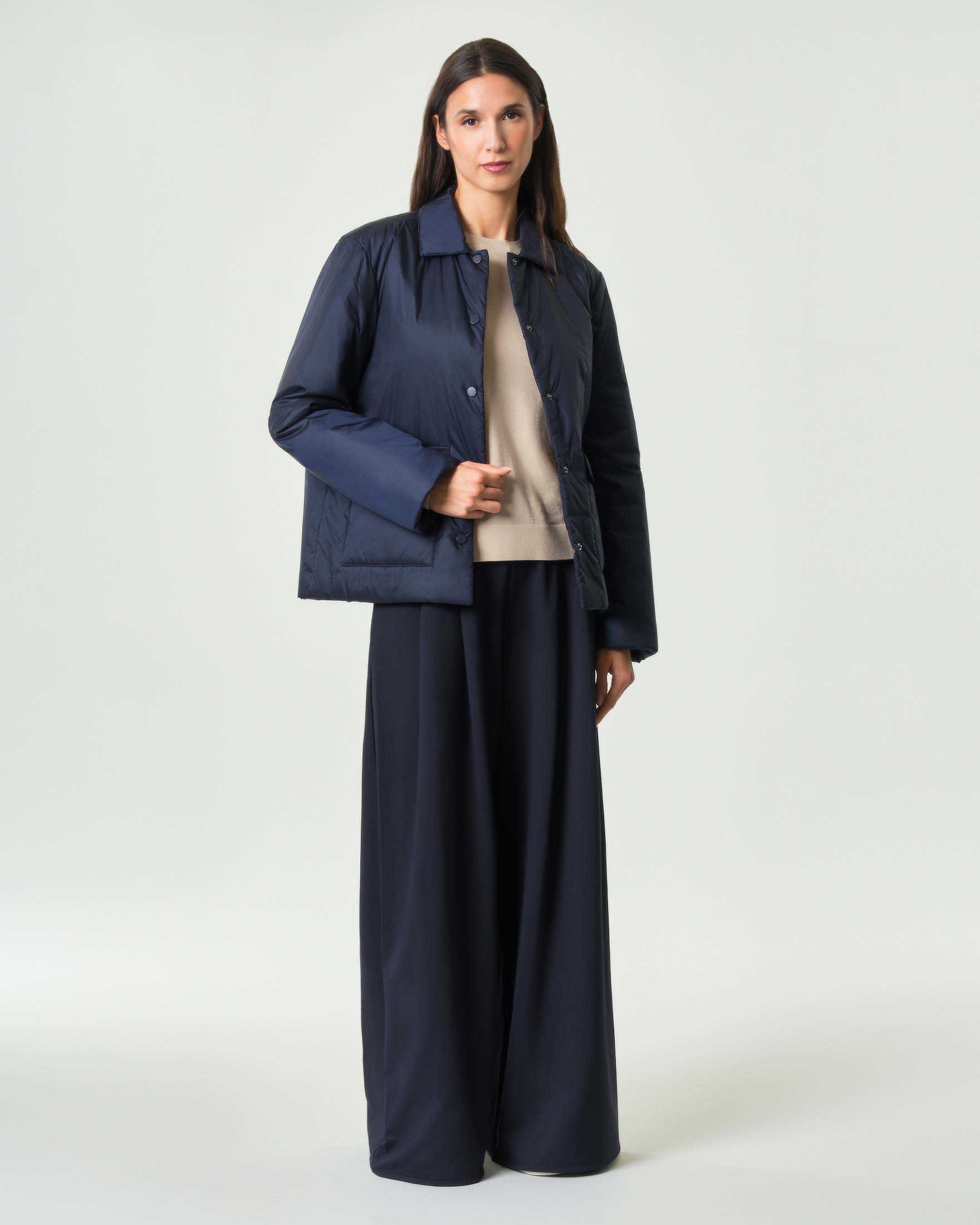 Giacca imbottita MM Max Mara blu antivento e idrorepellente con colletto a camicia e tasche laterali image
