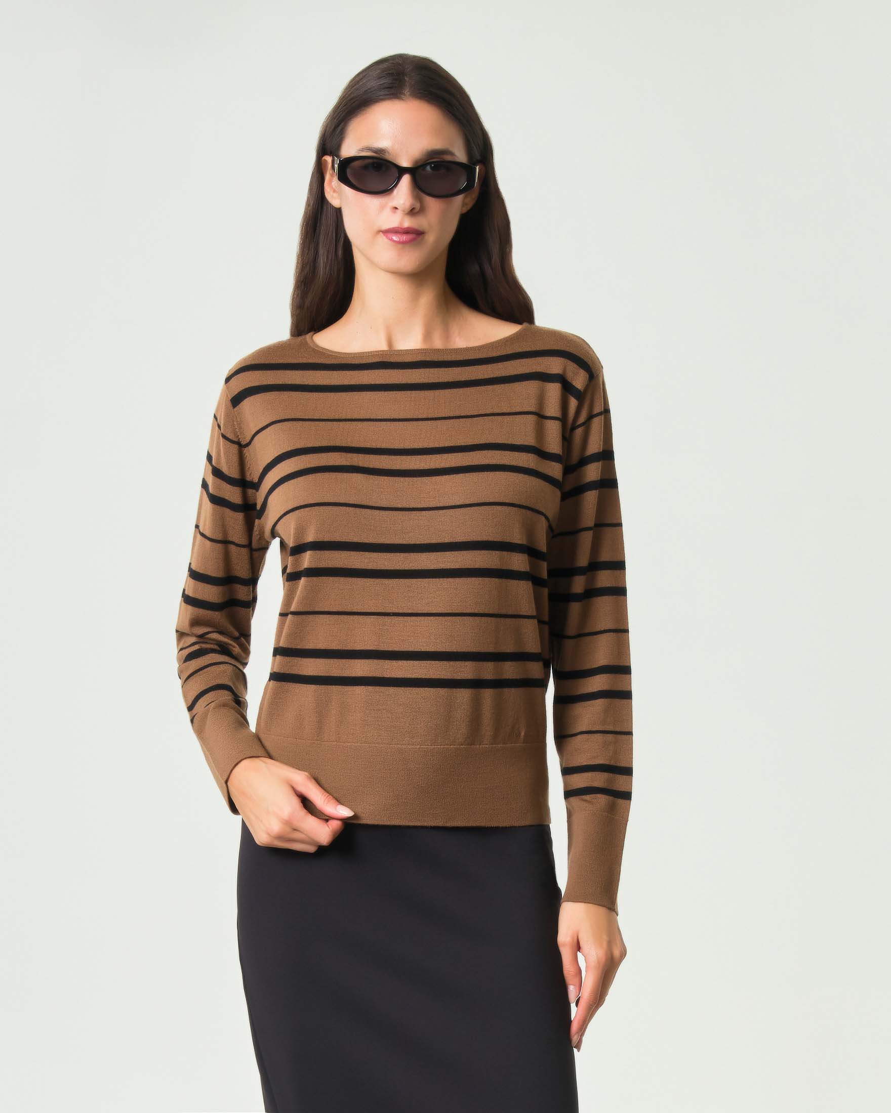 Maglia maniche lunghe MM Max Mara color cammello in pura lana con scollo a barchetta e righe nere
