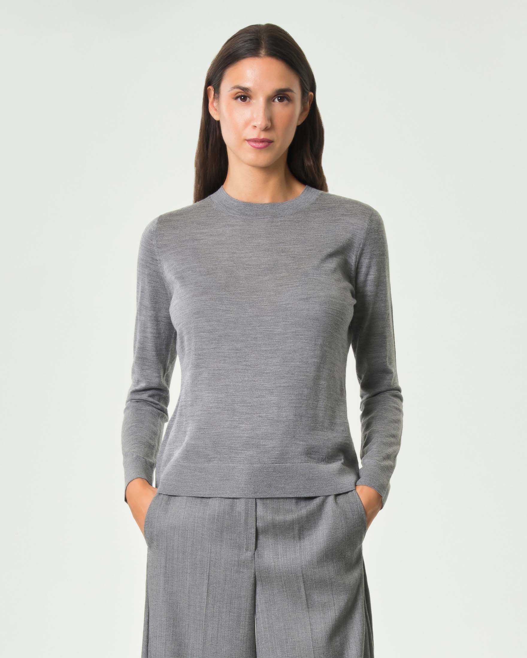 Maglia maniche lunghe MM Max Mara grigia in pura lana extrafine con bordi a costine e logo ricamato