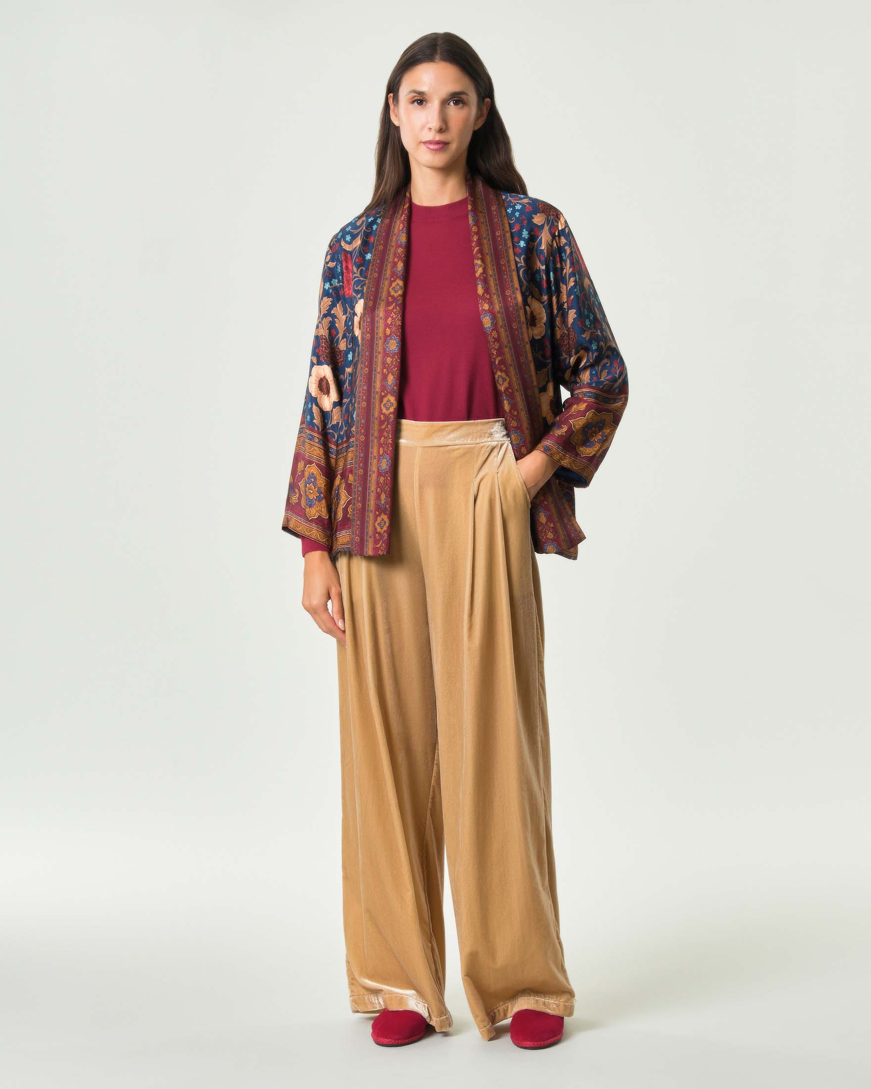 Giacca kimono aperta Wu'Side blu in pura viscosa con stampa floreale a contrasto image