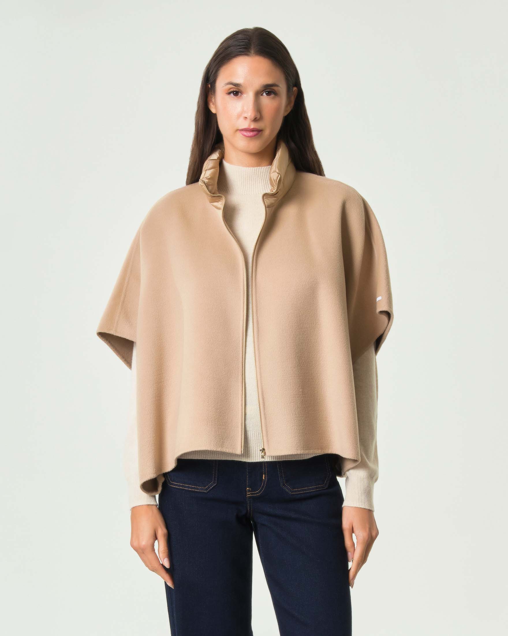 Mantella mezze maniche Emme Marella beige in misto viscosa con chiusuza zip e collo imbottito