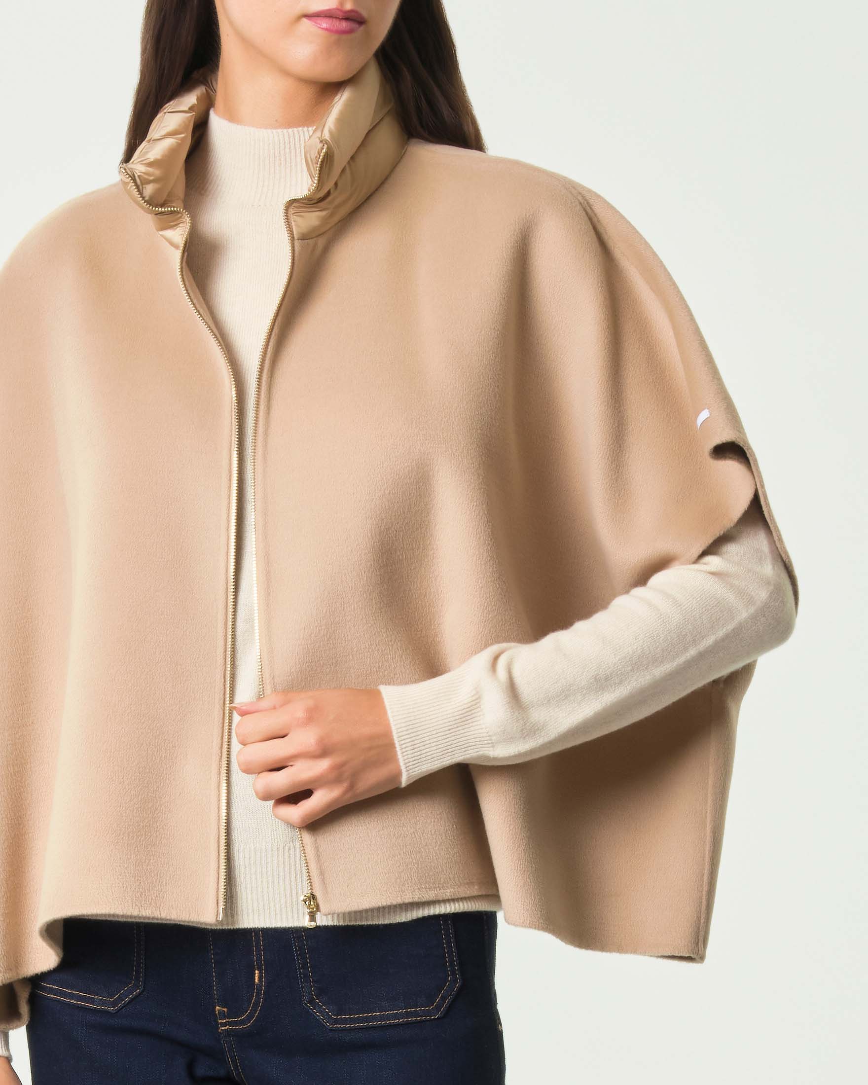 Mantella mezze maniche Emme Marella beige in misto viscosa con chiusuza zip e collo imbottito image