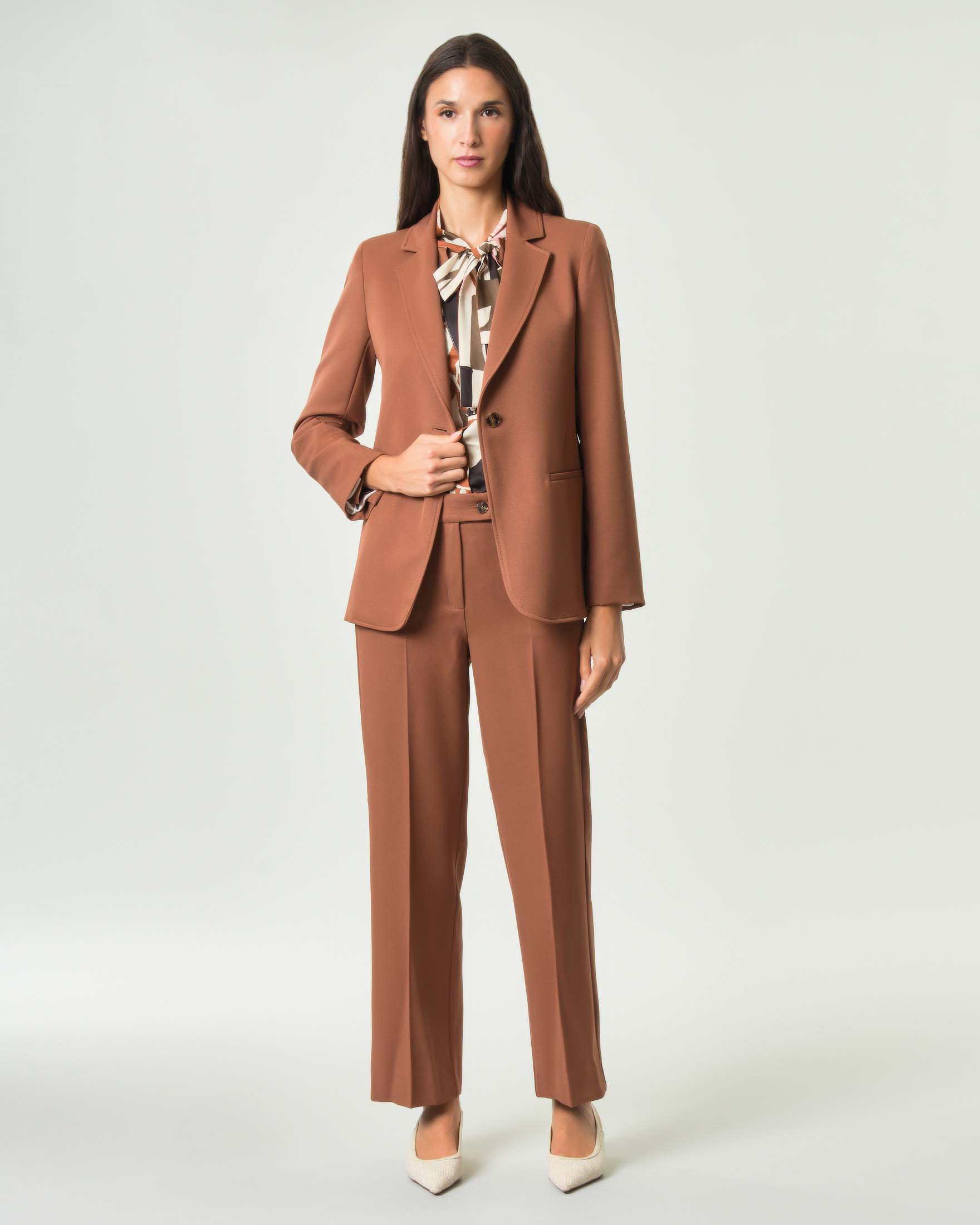 Pantaloni straight Emme Marella color coccio in diagonale stretch con chiusura asimmetrica