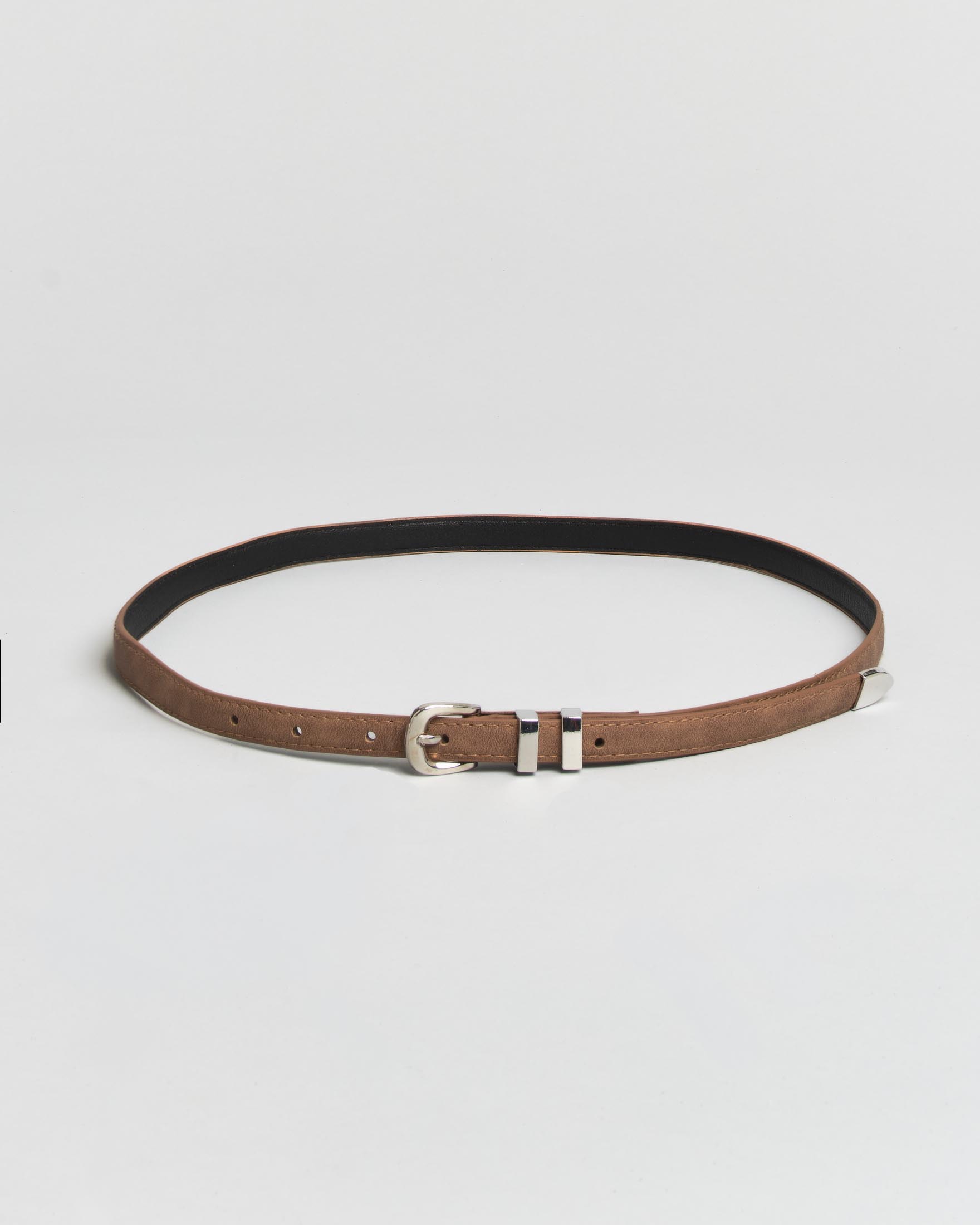 Cintura Kocca in suede color cammello con dettagli argentati
