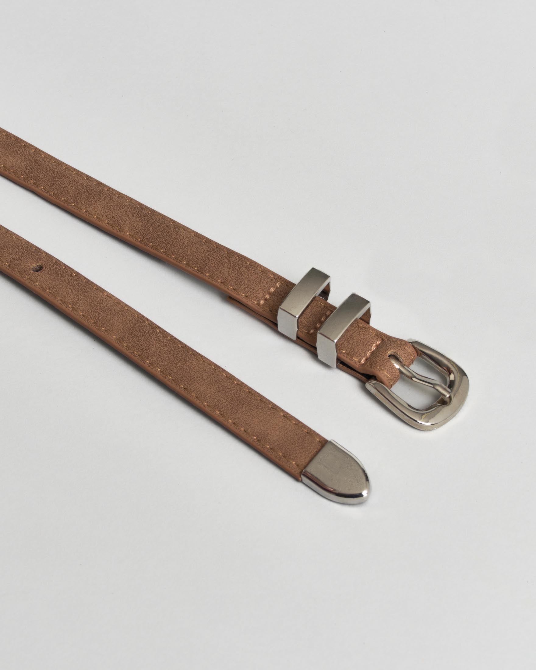 Cintura Kocca in suede color cammello con dettagli argentati image