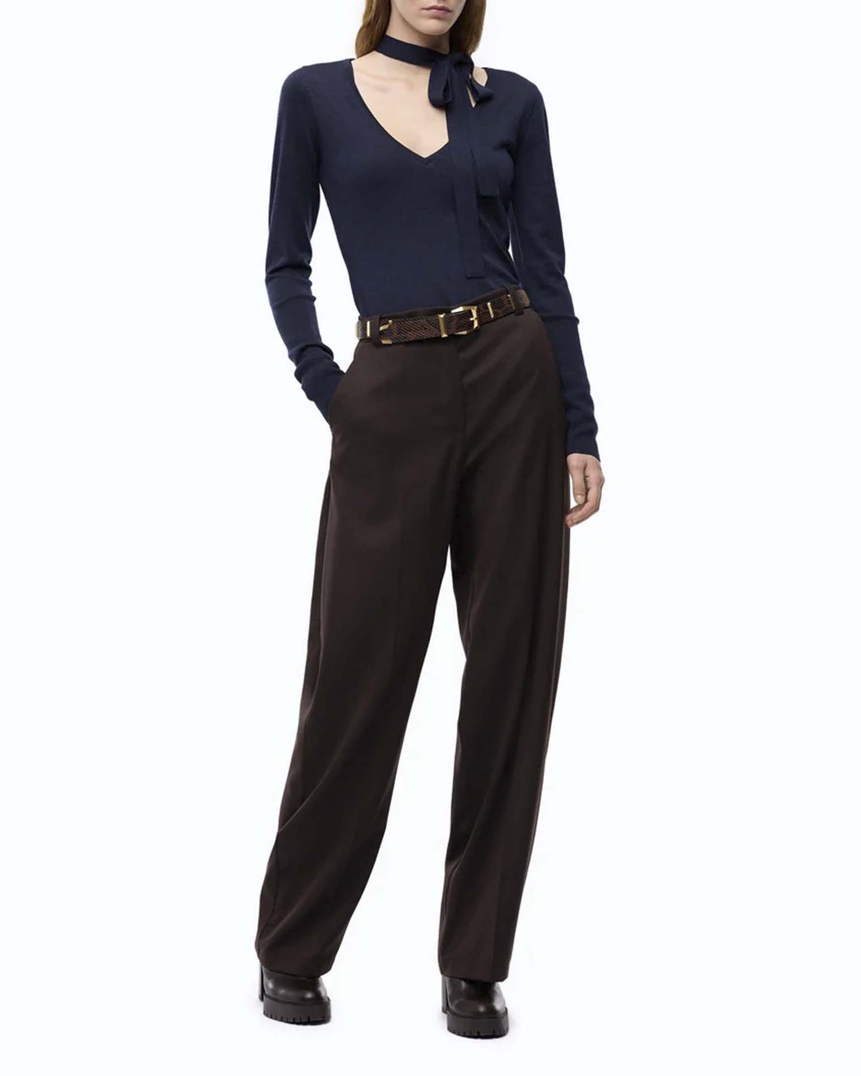 Pantaloni barrel Pinko marroni in misto lana stretch con piega stirata e tasca a patta sul retro