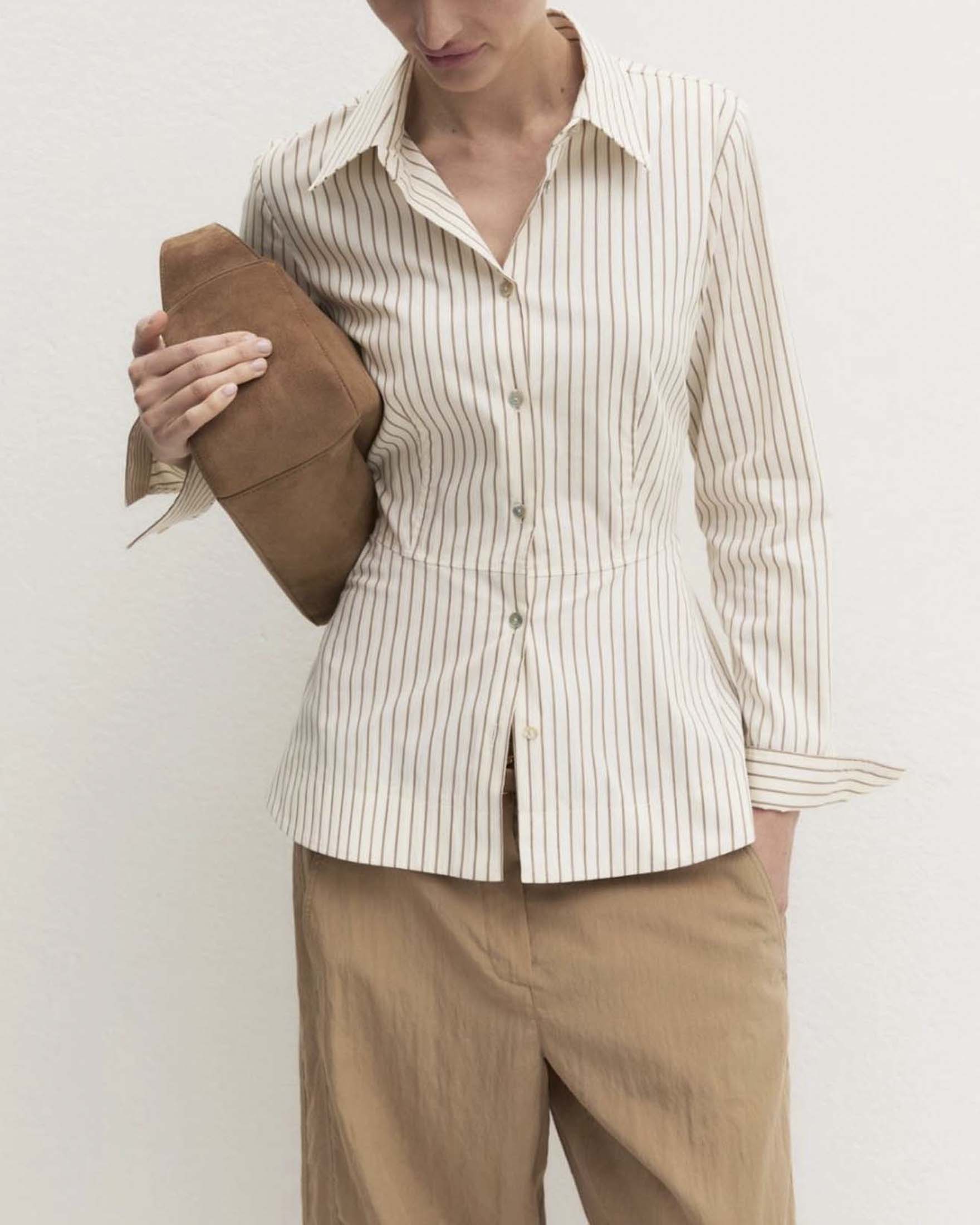 Camicia peplum Emme Marella bianca in popeline di cotone stretch a righe beige con taglio in vita