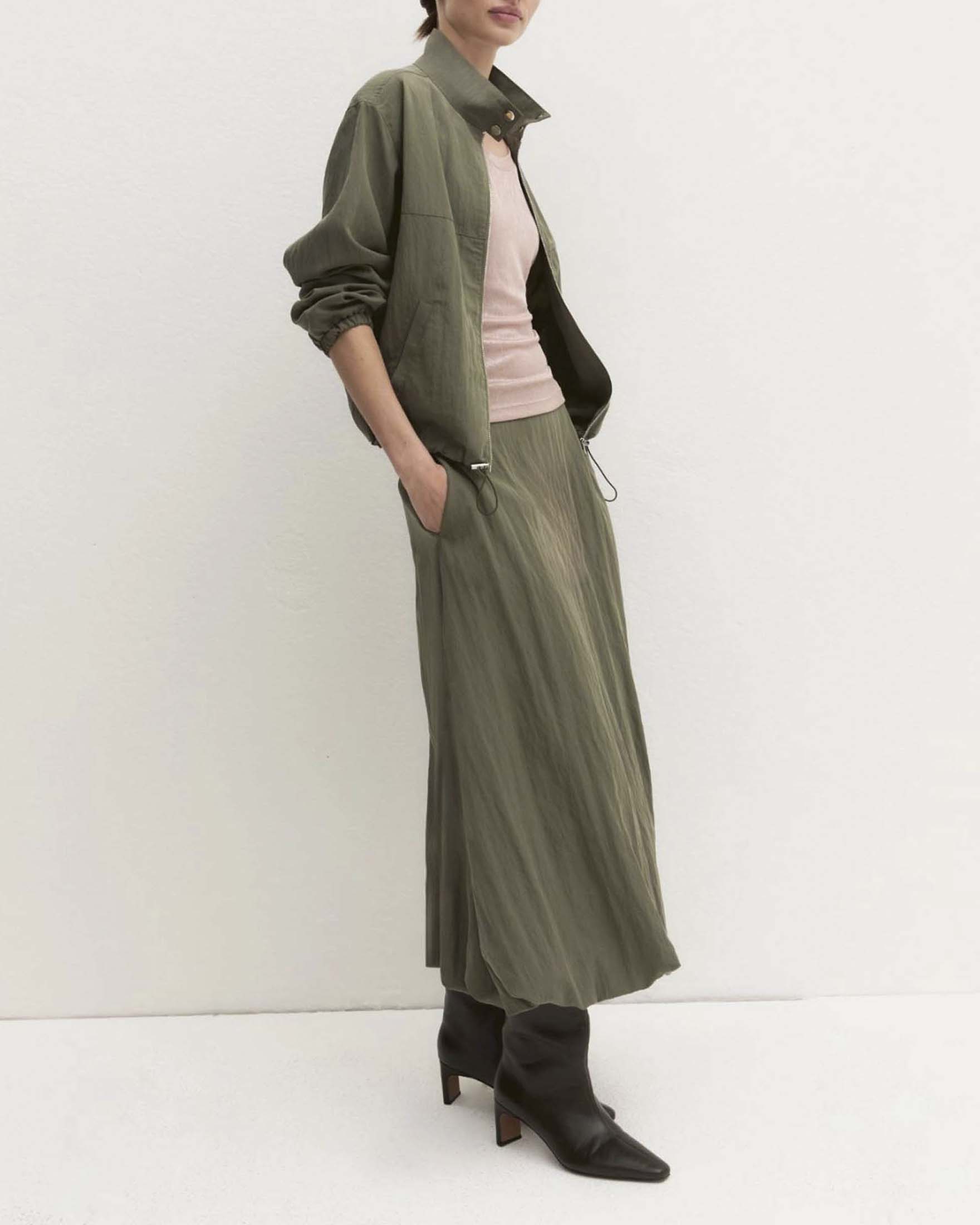 Bomber Emme Marella color khaki in tessuto misto lyocell effetto crinkle con collo rialzato image