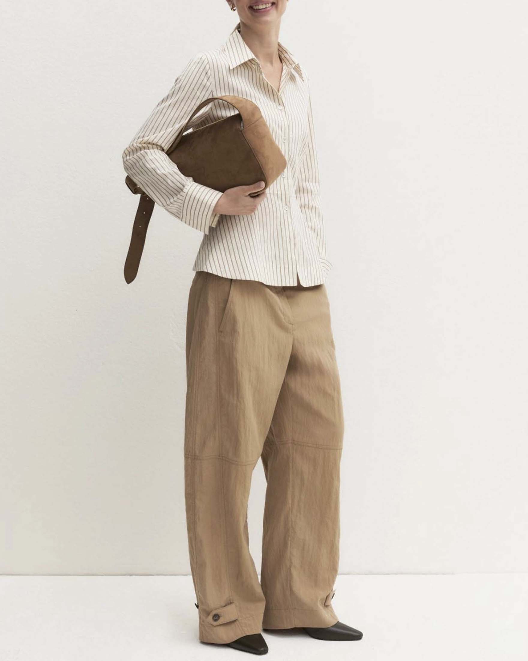 Pantaloni cargo Emme Marella beige in lyocell effetto crinkle con bottoni nascosti e alamari sul fondo
