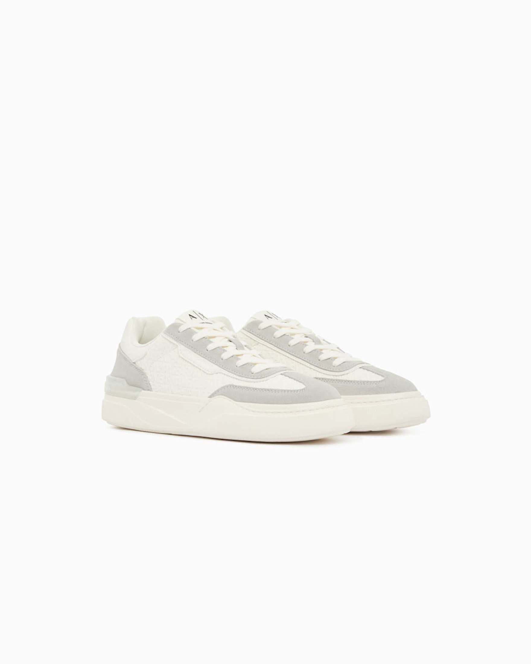 Sneakers Armani Exchange bianche in pelle con dettagli in suede grigio chiaro image