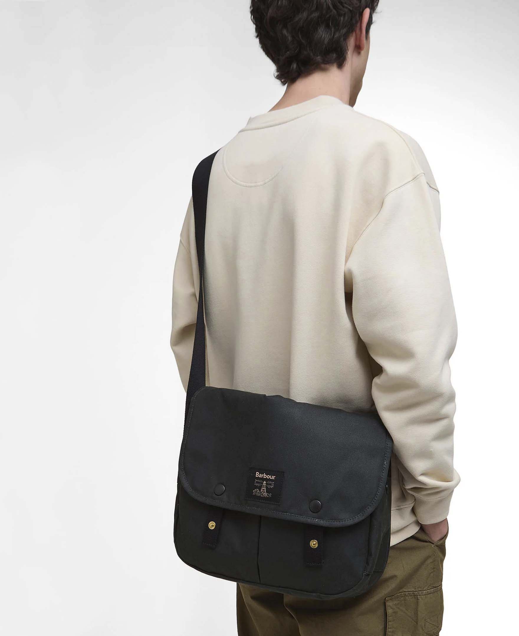 Borsa messenger Barbour Riever Field verde militare in cotone cerato image