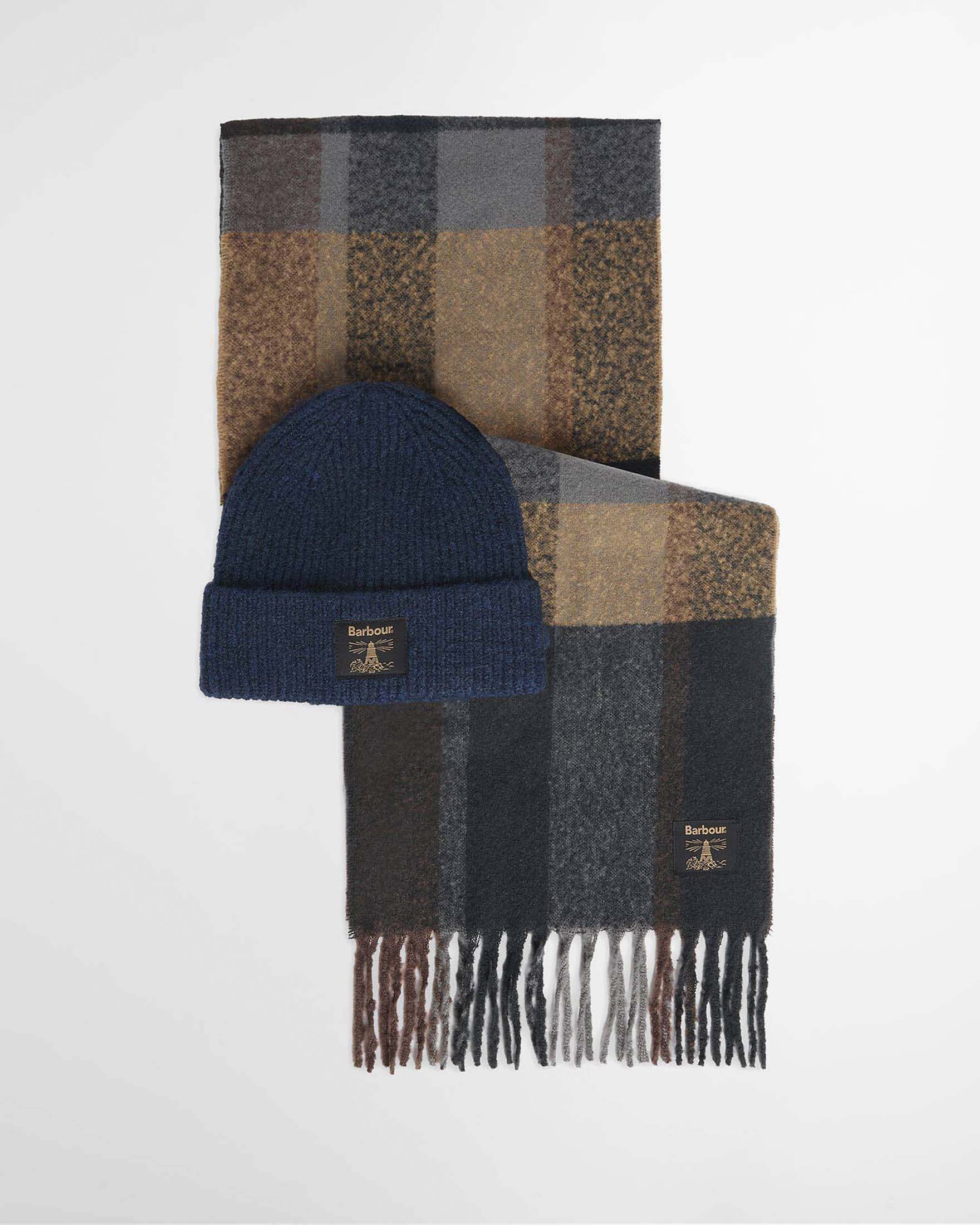 Set idea regalo Barbour Westerdale composta da berretto indaco e sciarpa a quadri cammello e marroni