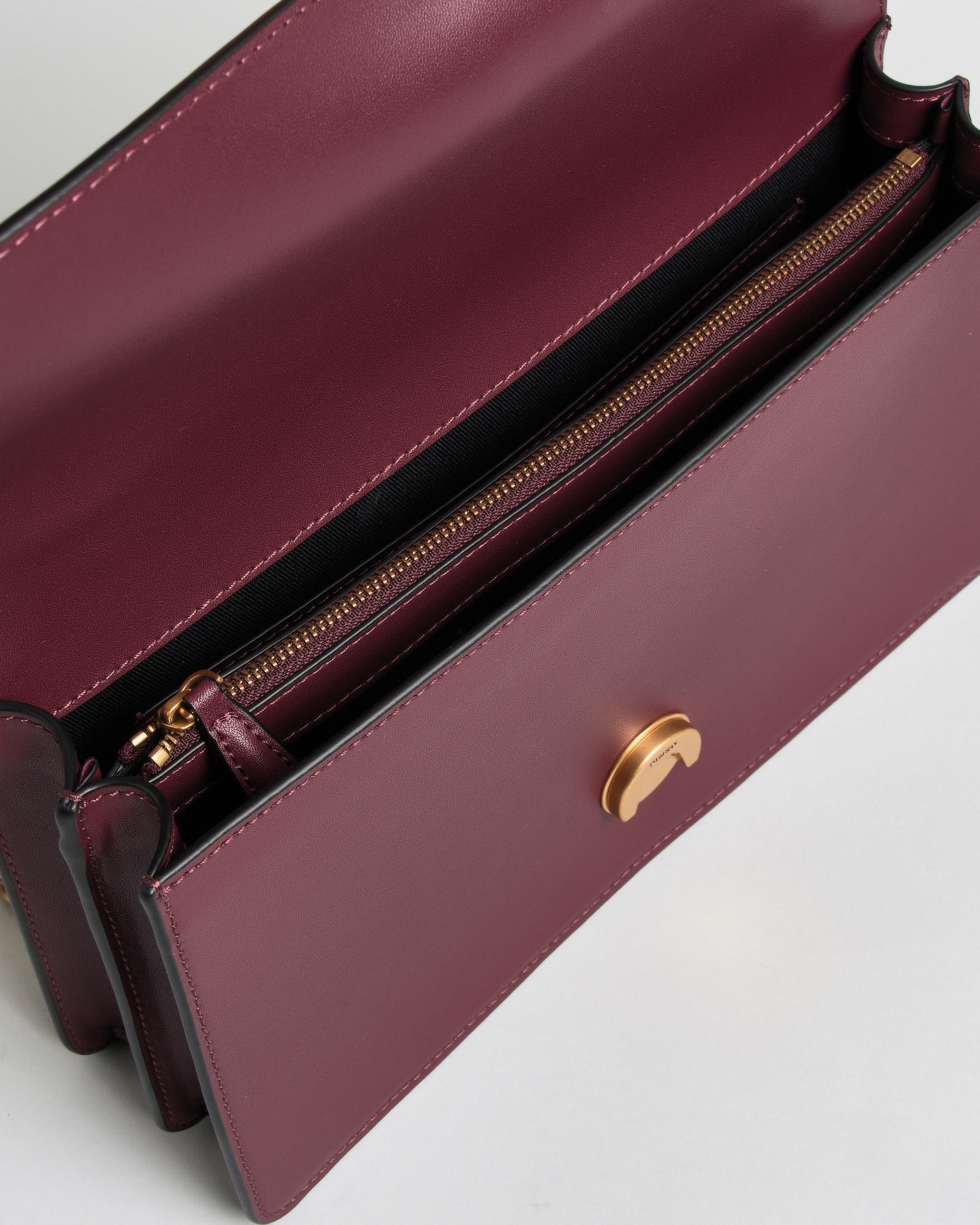 Borsa a tracolla Love One Classic Pinko bordeaux in pelle liscia con tracolla e placca logo dorate image