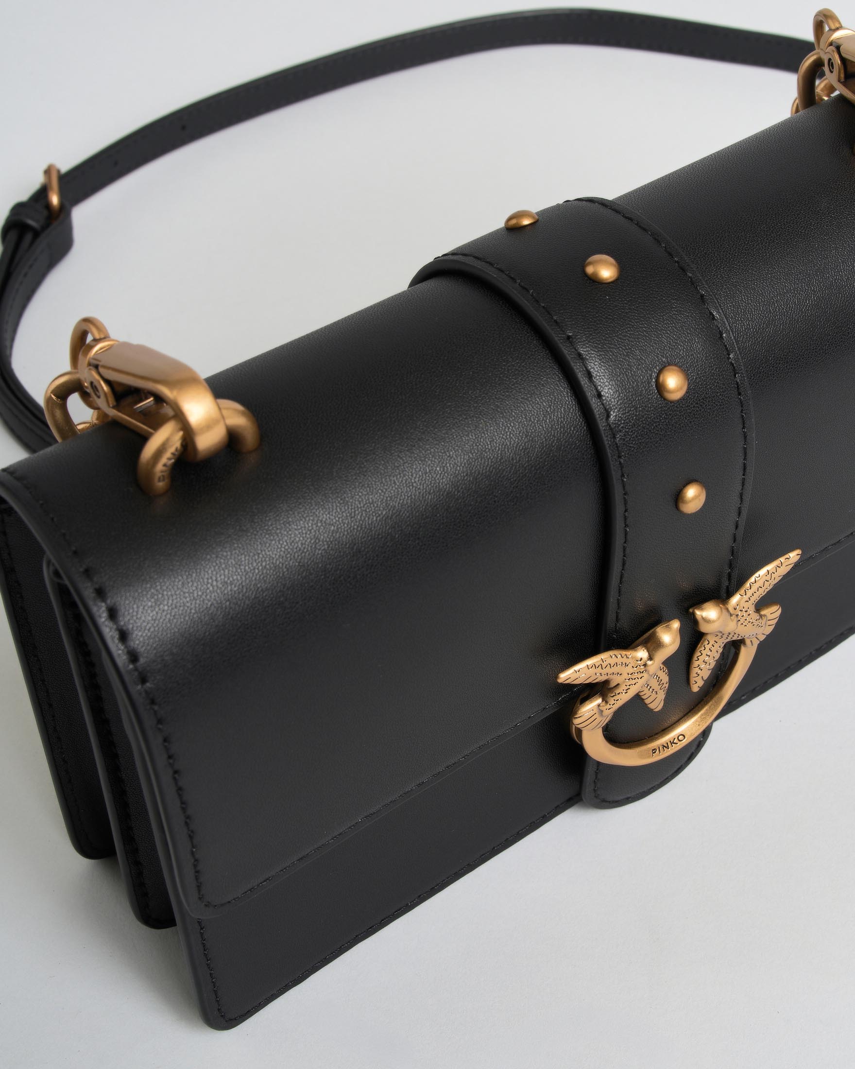 Borsa a tracolla Love One Classic Mini Pinko nera con tracolla e placca logo dorate image
