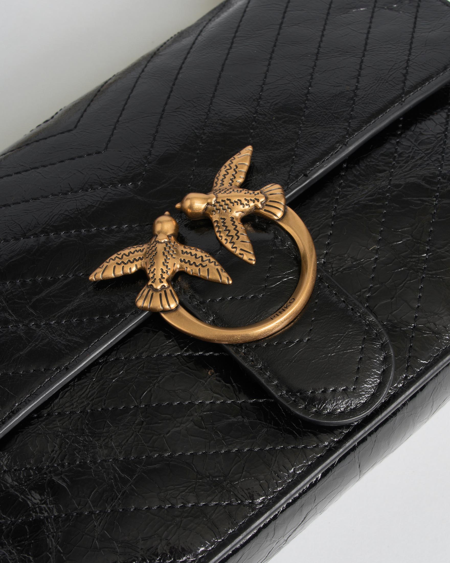Borsa a tracolla regolabile Classic Love Pinko nera in pelle chevron con logo Love Birds dorato image