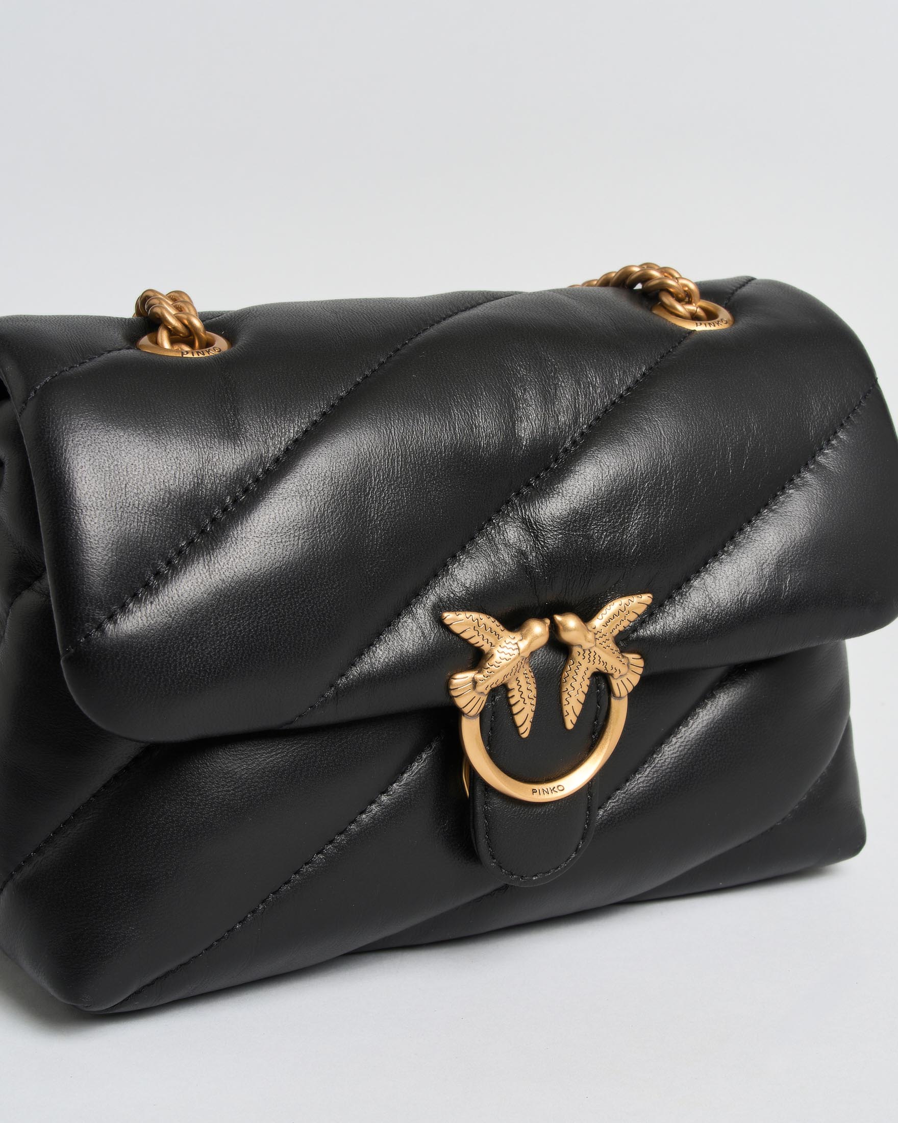 Borsa a tracolla Mini Love Bag Puff Pinko nera in nappa trapuntata con catena e logo oro image