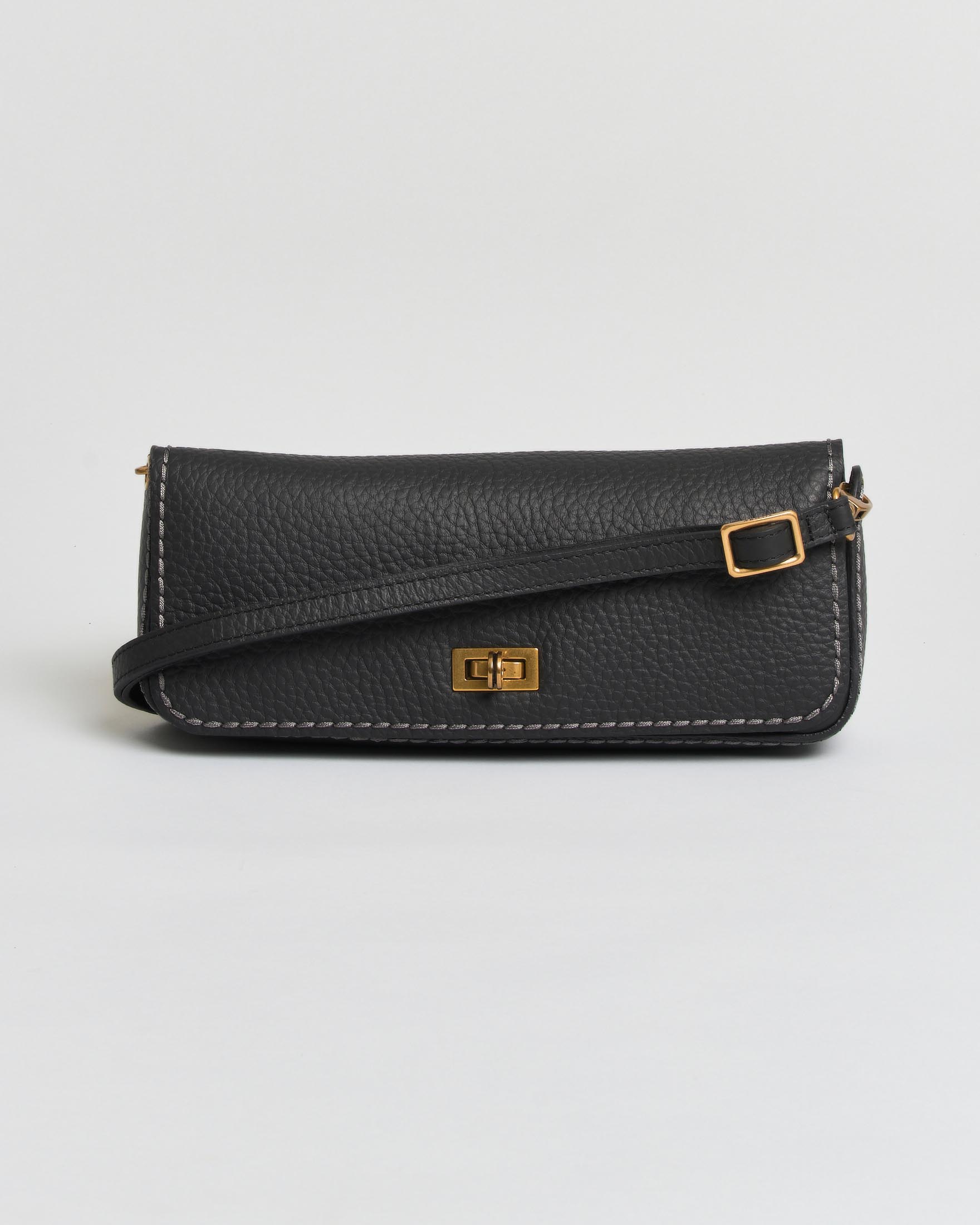 Borsa baguette orizzontale Felicita Queen Visonà nera in pelle martellata con tracolla rimovibile