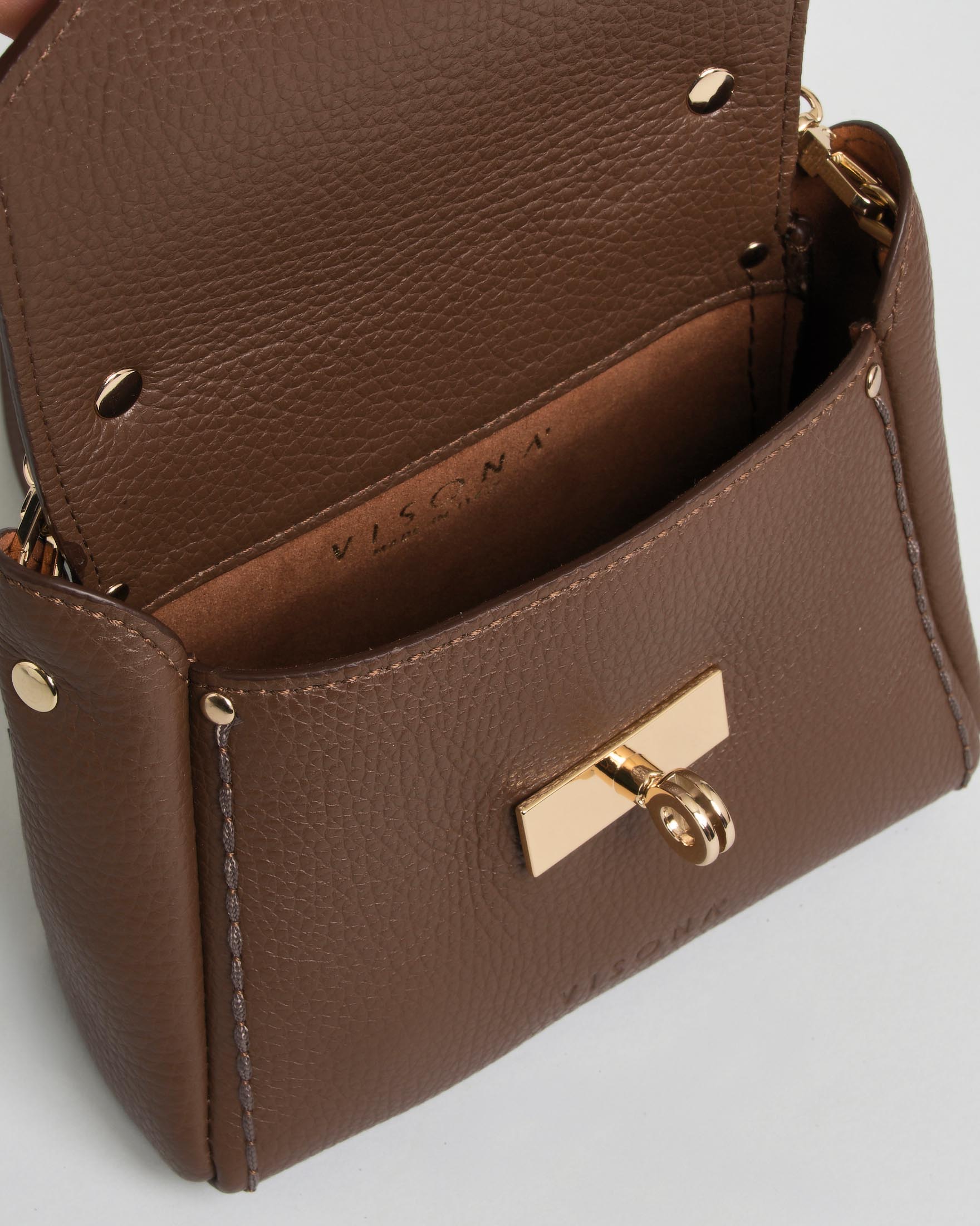 Mini bag Visonà marrone in pelle martellata con impunture e patta con chiusura a girello image