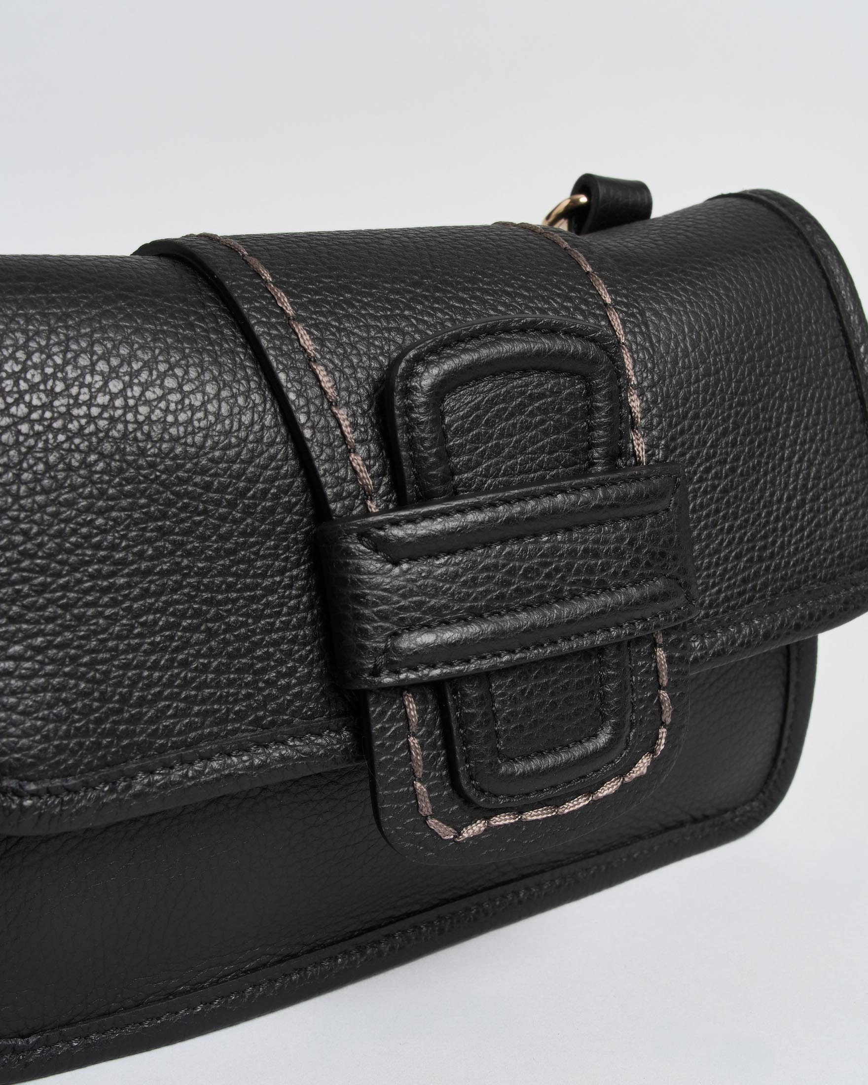 Borsa a tracolla piccola Linda Visonà nera in pelle martellata con impunture a contrasto image