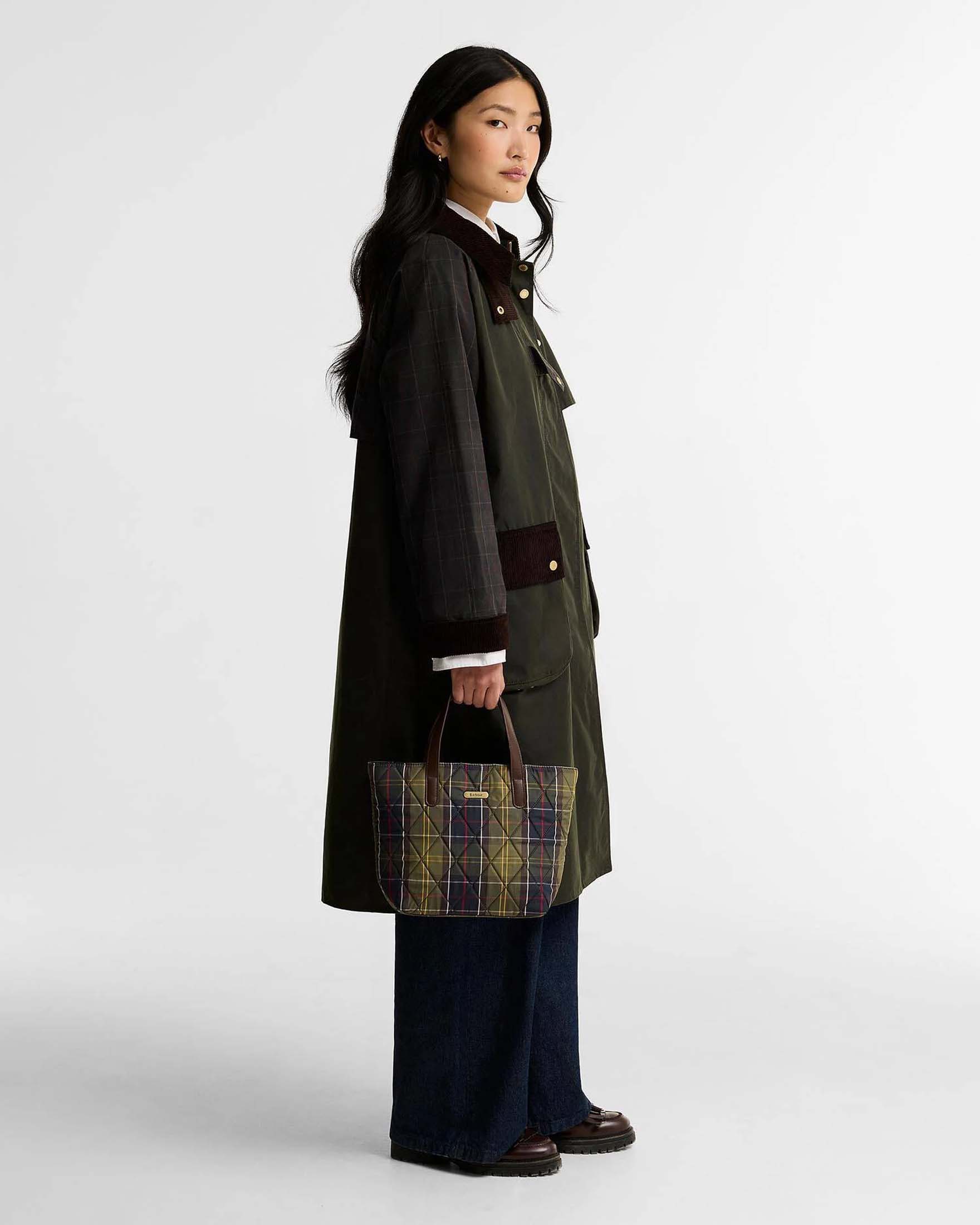 Mini tote bag trapuntata Barbour in tessuto tartan verde con chiusura zip e tracolla removibile image