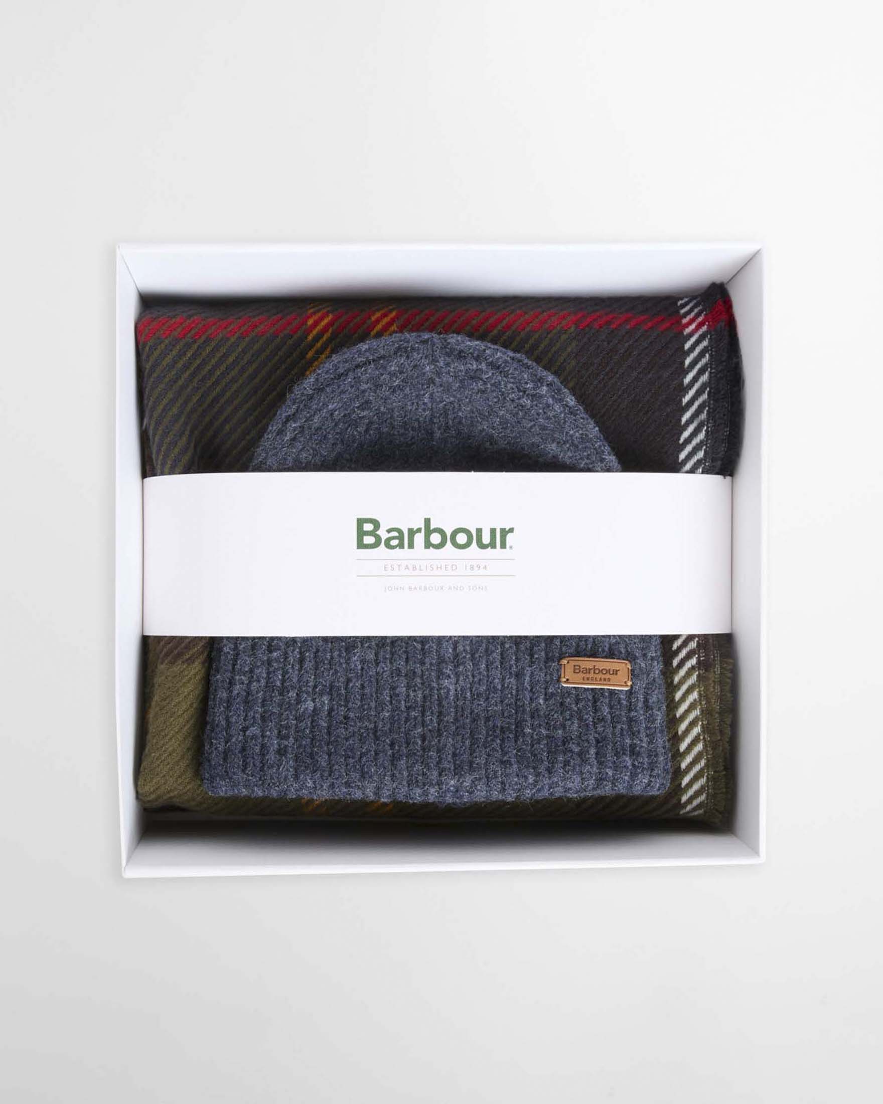 Set regalo berretto Pendle cammello e sciarpa Blair Barbour in tessuto morbido tartan blu e verde