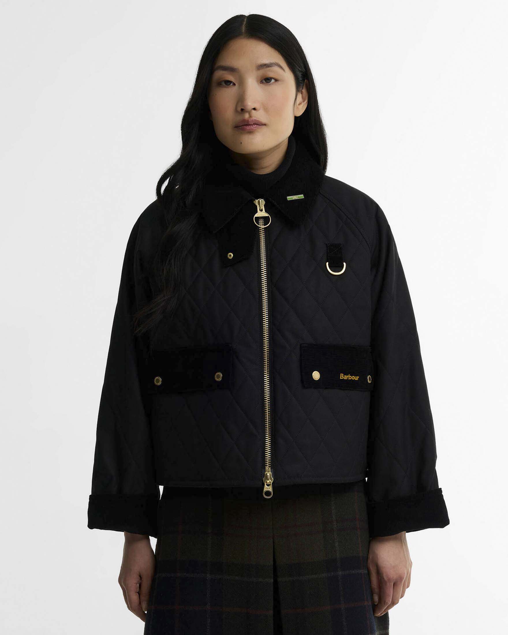 Giacca trapuntata Spey Barbour nera in cotone cerato con colletto in velluto a coste