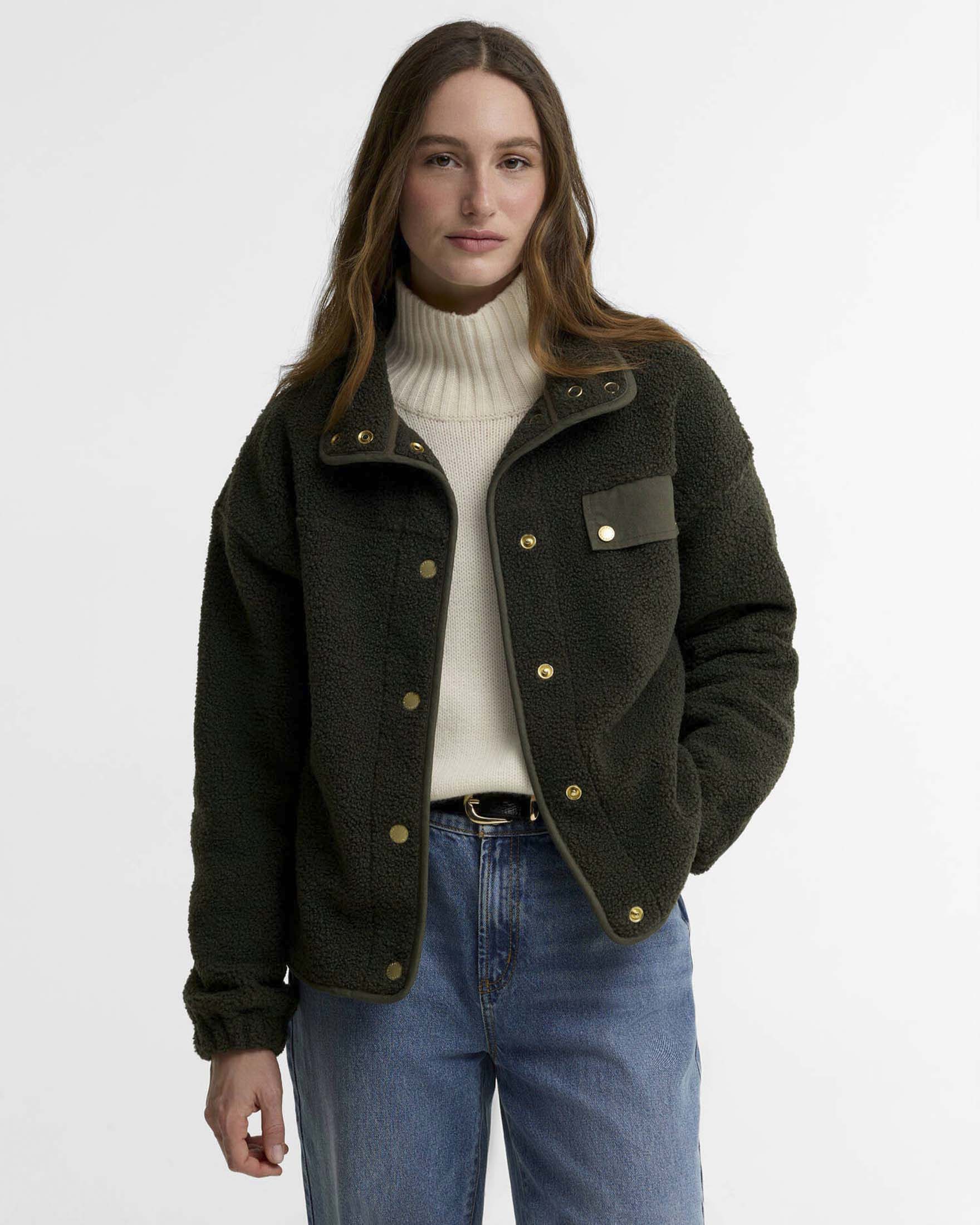 Giacca corta Mabel Barbour verde militare in pile accoppiato con finiture in ottone