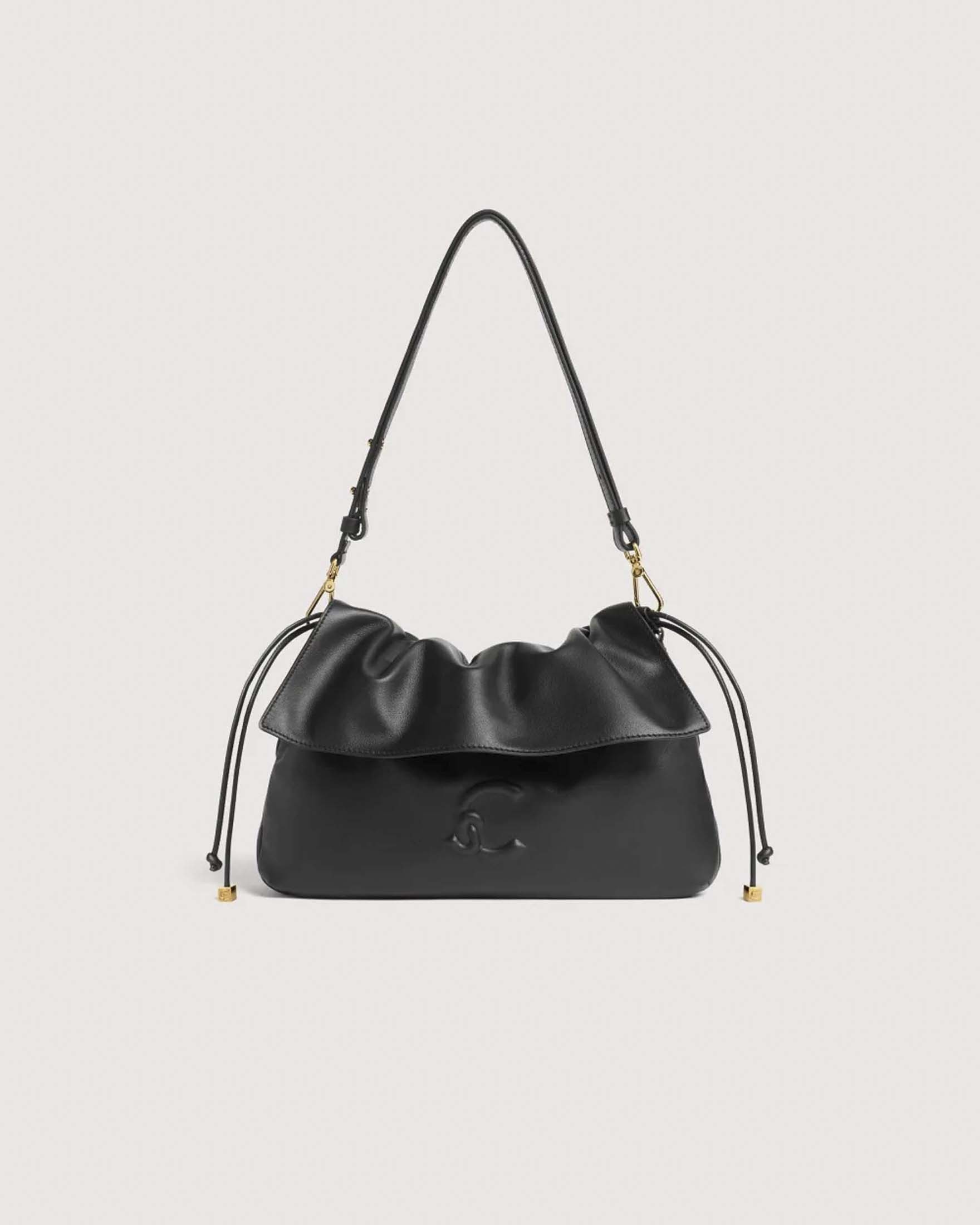 Borsa a spalla a sacchetto Lidia Small Coccinelle nera in pelle liscia con logo C-Me